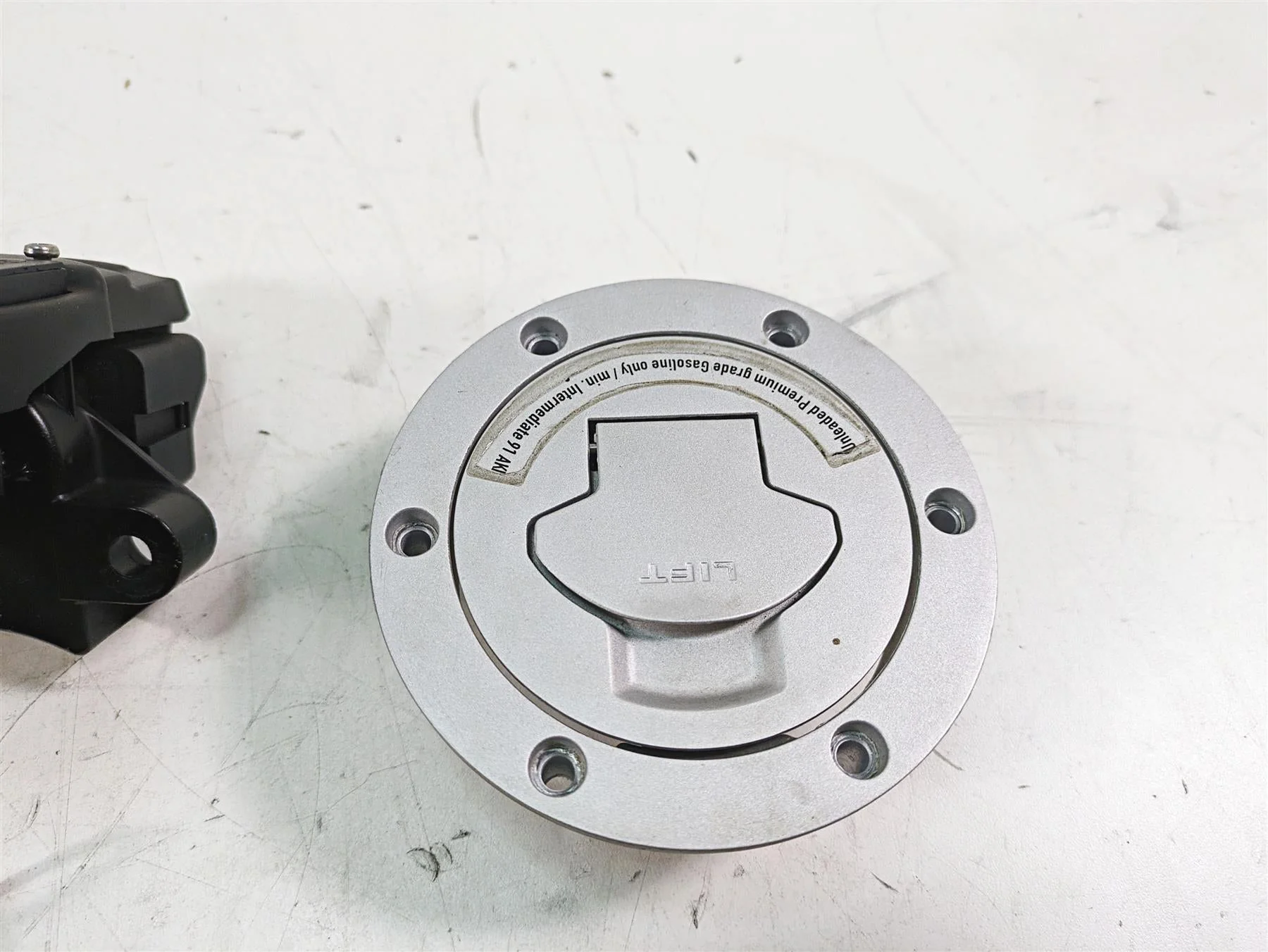 2007 BMW R1200RT K26 Cdi Ecm Ignition Switch Key Lock Set 7704861 51257700072 - Image 5