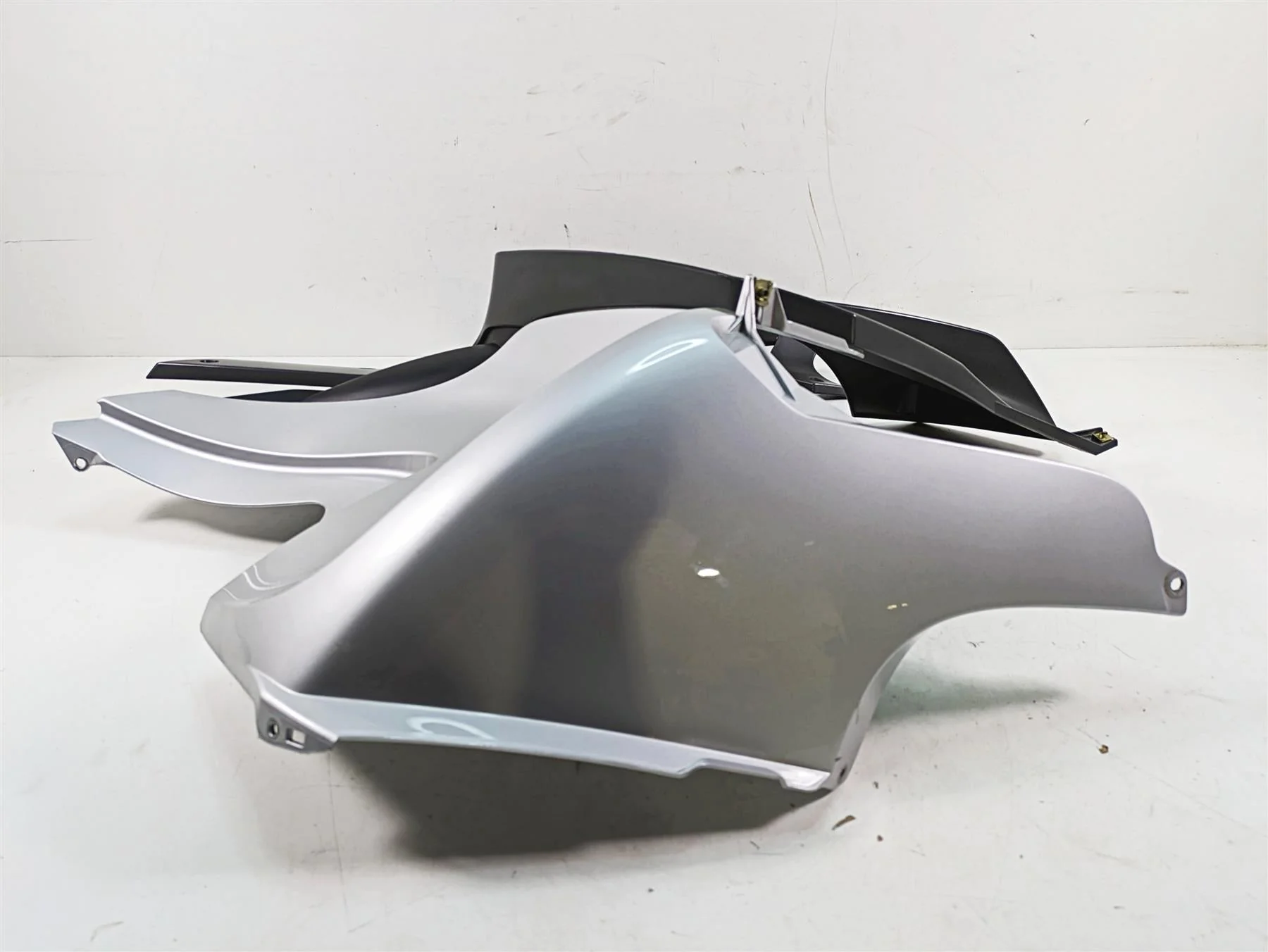 2007 BMW R1200RT K26 Main Left Tank Fairing Cover 46637681055 46637681049 - Image 7