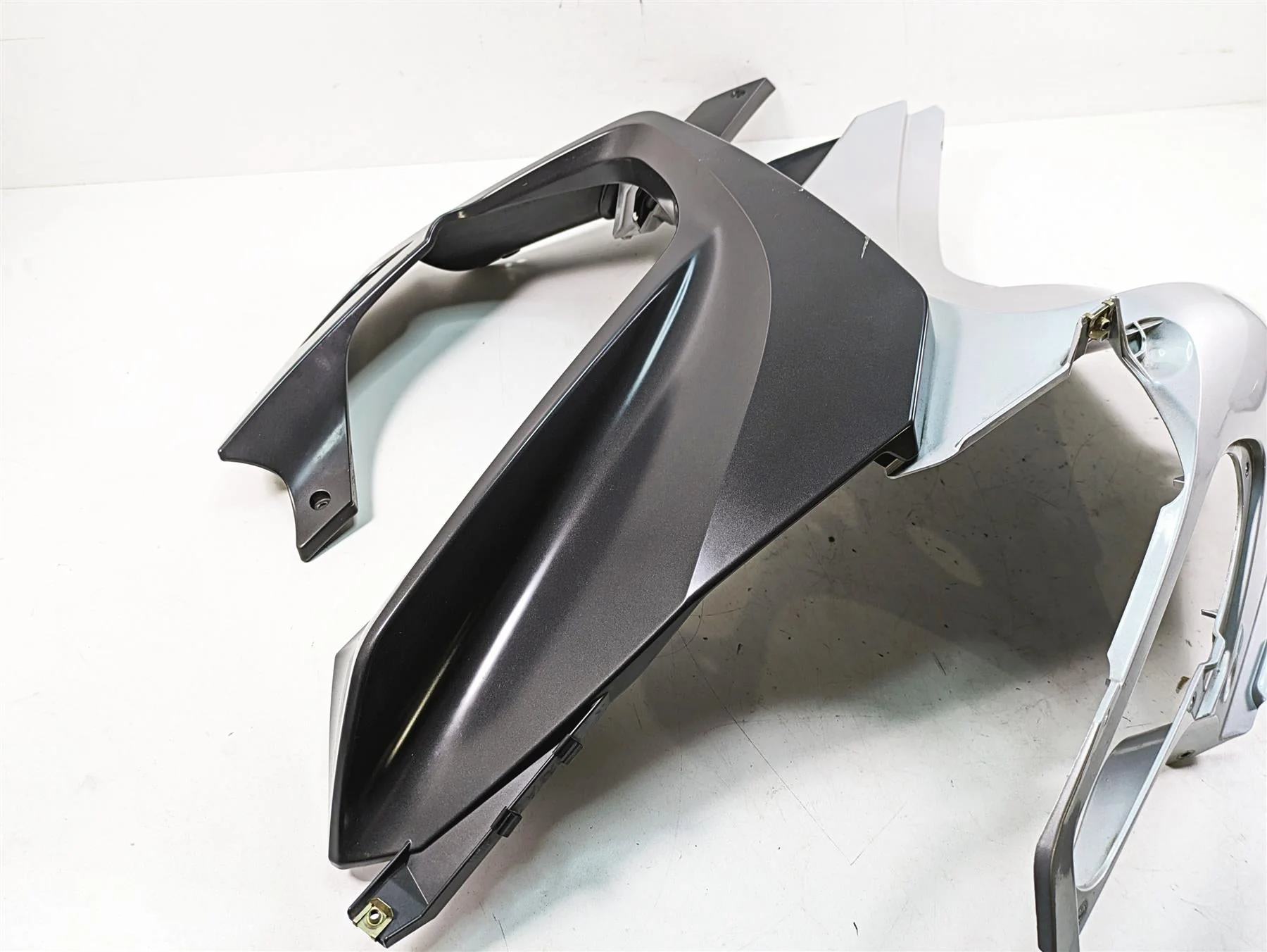 2007 BMW R1200RT K26 Main Right Tank Fairing Cover 46637681056 46637681050 - Image 3