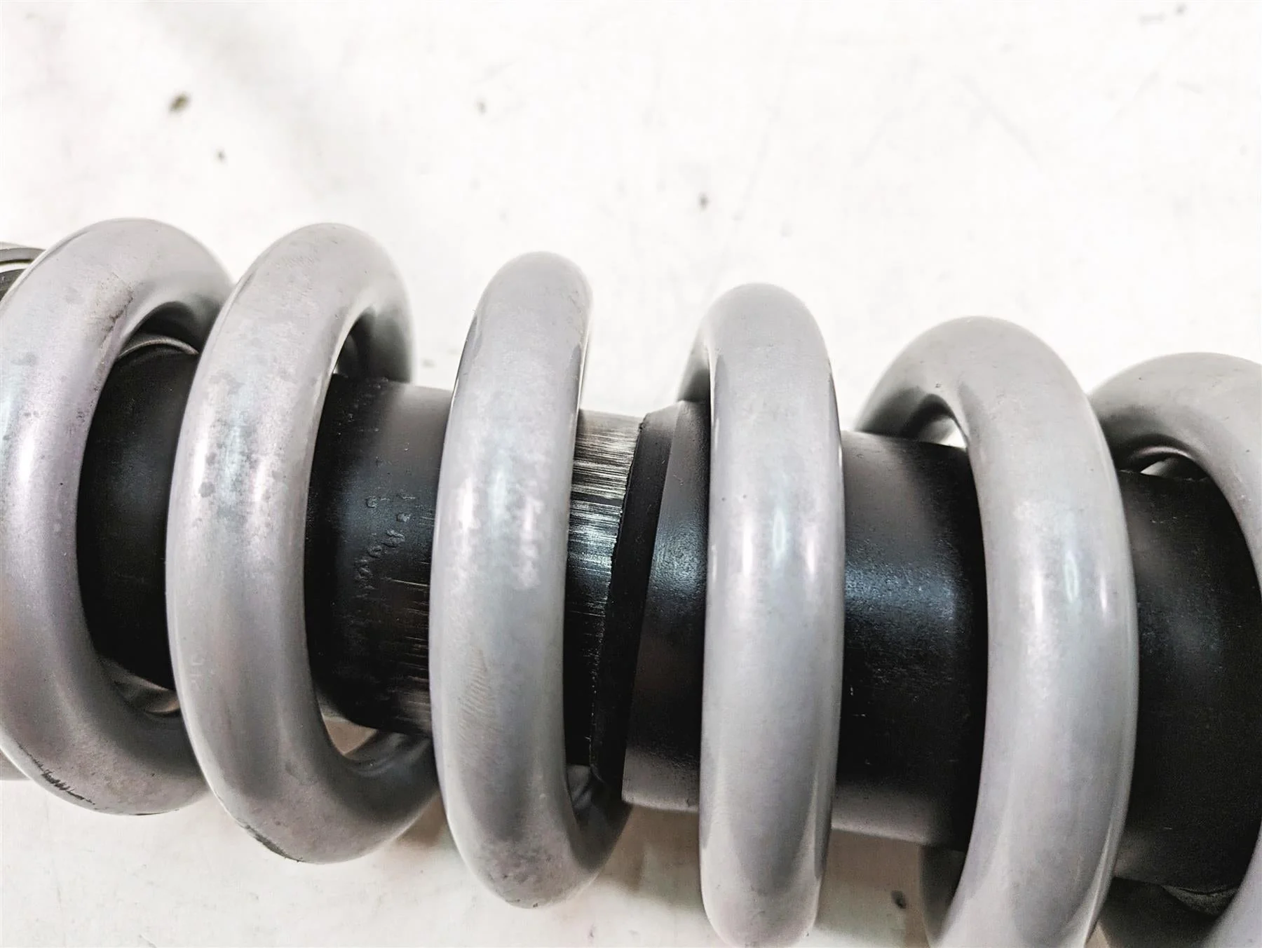 2007 BMW R1200RT K26 Straight Showa Rear Adjustable Shock Damper 33537675104 - Image 4