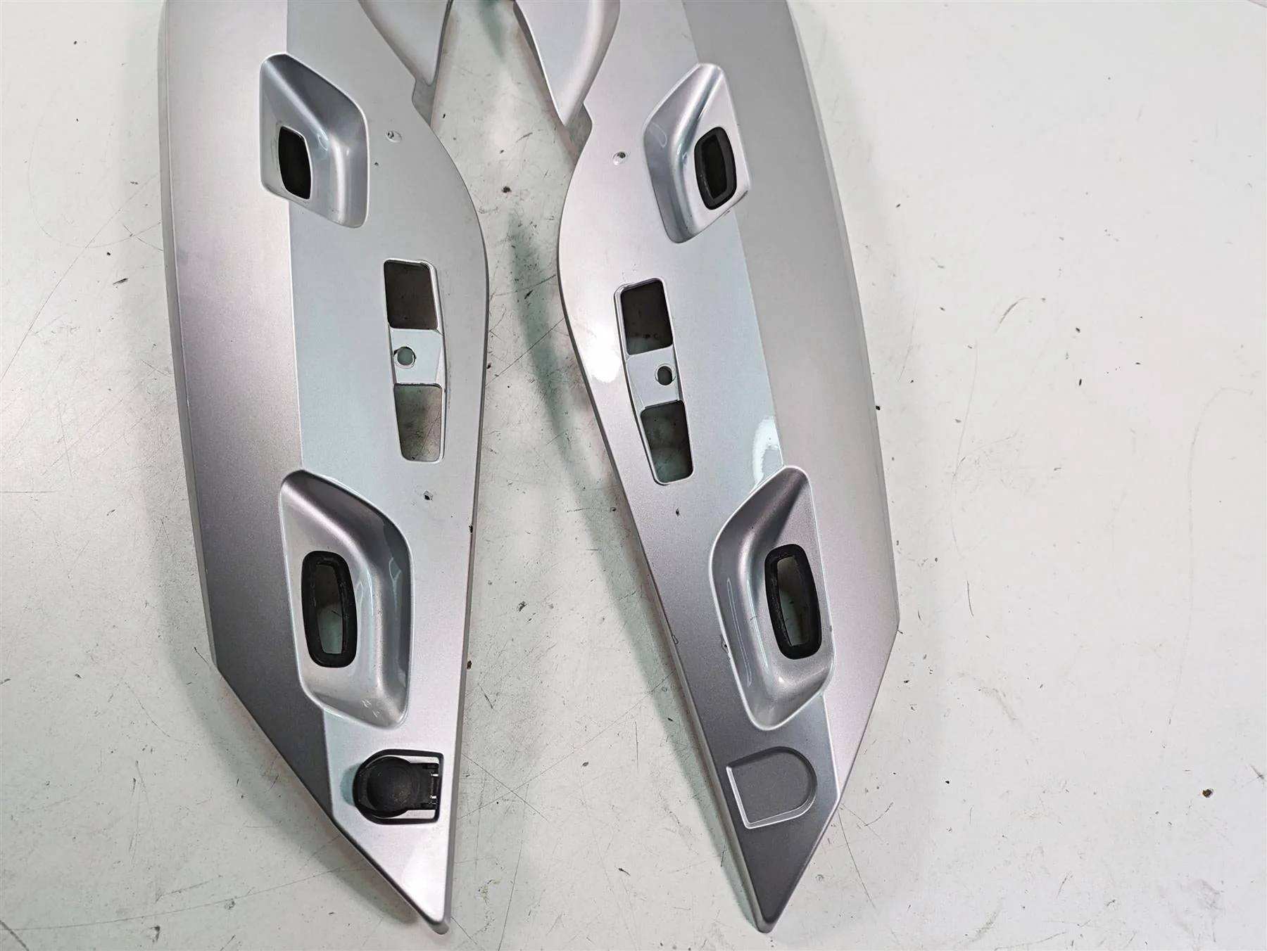 2007 BMW R1200RT K26 Tail Fairing Side Cover Set Titan Silver 46637681573 - Image 6