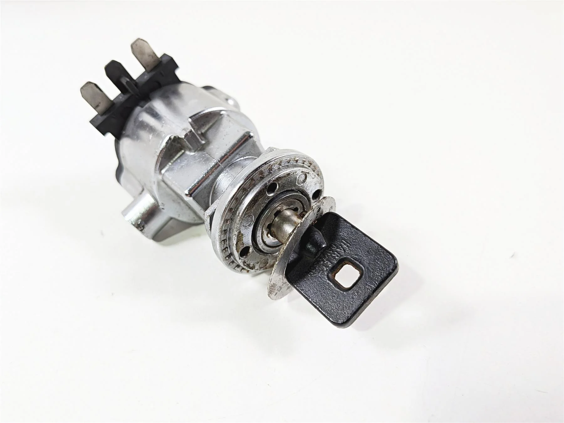 2007 Harley Dyna FXDB Street Bob Ignition Switch Steering Lock Key 71559-06C - Image 7