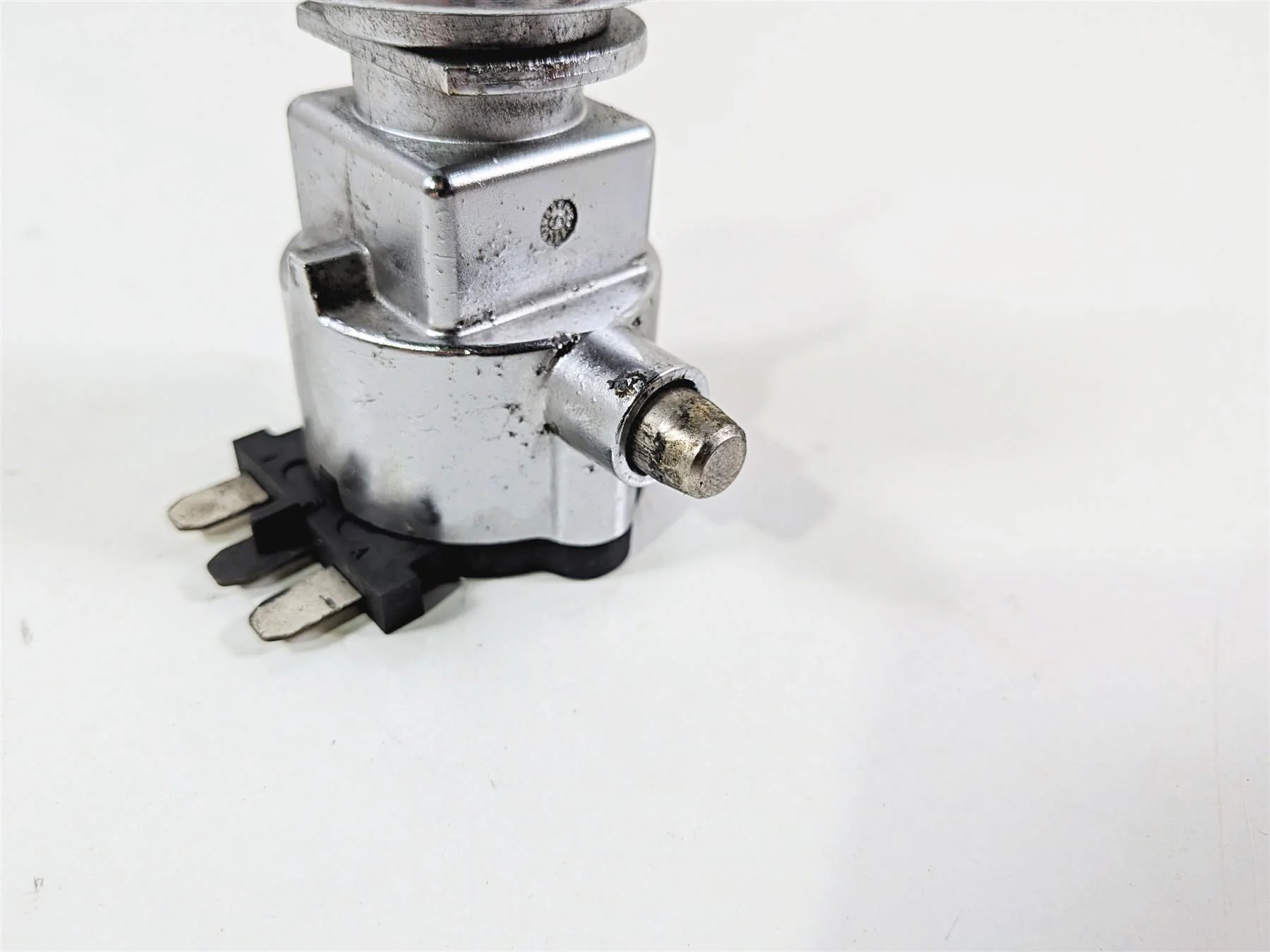 2007 Harley Dyna FXDB Street Bob Ignition Switch Steering Lock Key 71559-06C - Image 8