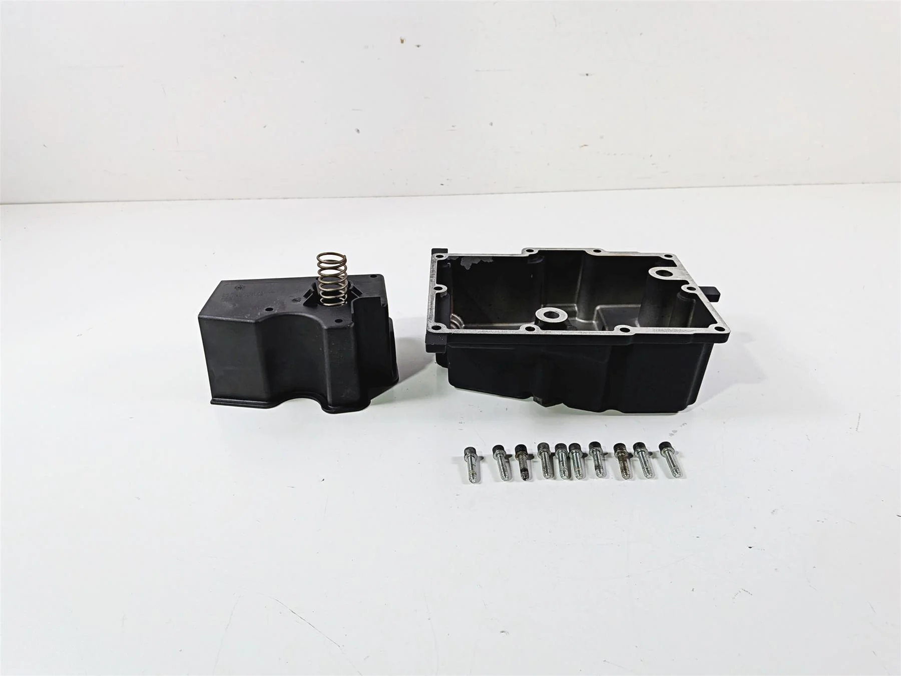 2007 Harley Dyna FXDB Street Bob Transmission Oil Pan & Baffle Set 26071-02 - Image 3