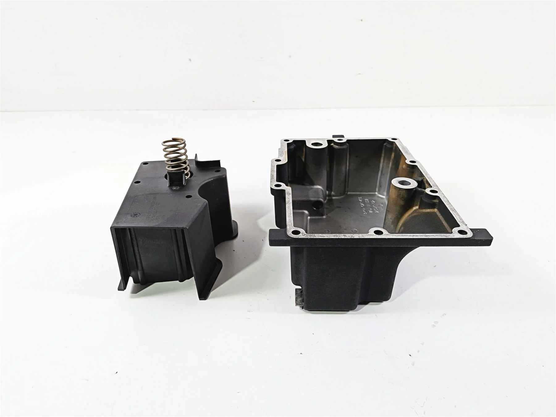 2007 Harley Dyna FXDB Street Bob Transmission Oil Pan & Baffle Set 26071-02 - Image 4