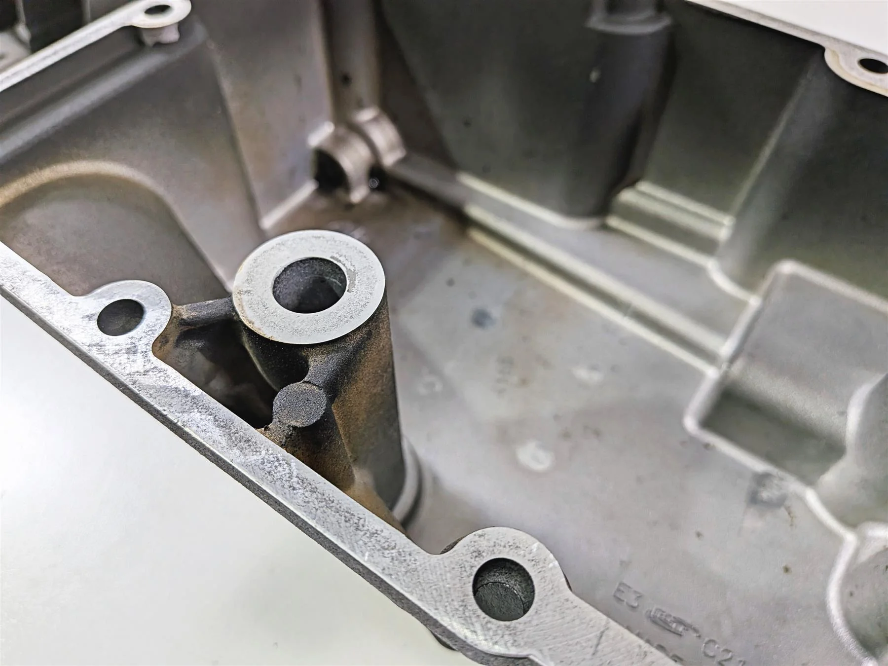 2007 Harley Dyna FXDB Street Bob Transmission Oil Pan & Baffle Set 26071-02 - Image 9
