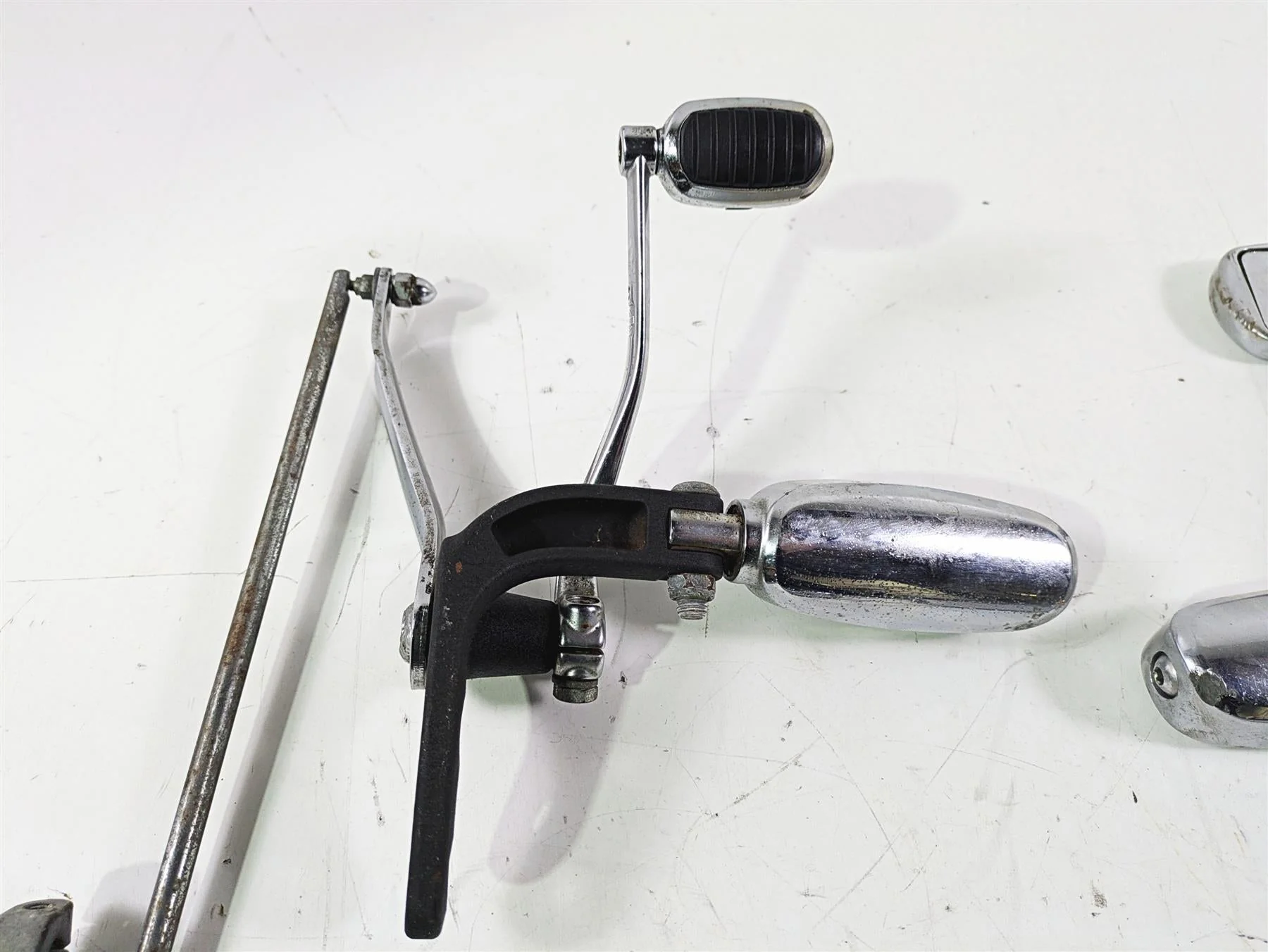 2007 Harley FXDWG Dyna Wide Glide Crested Footpeg Shift Brake Pedal Set 33693-03 - Image 11