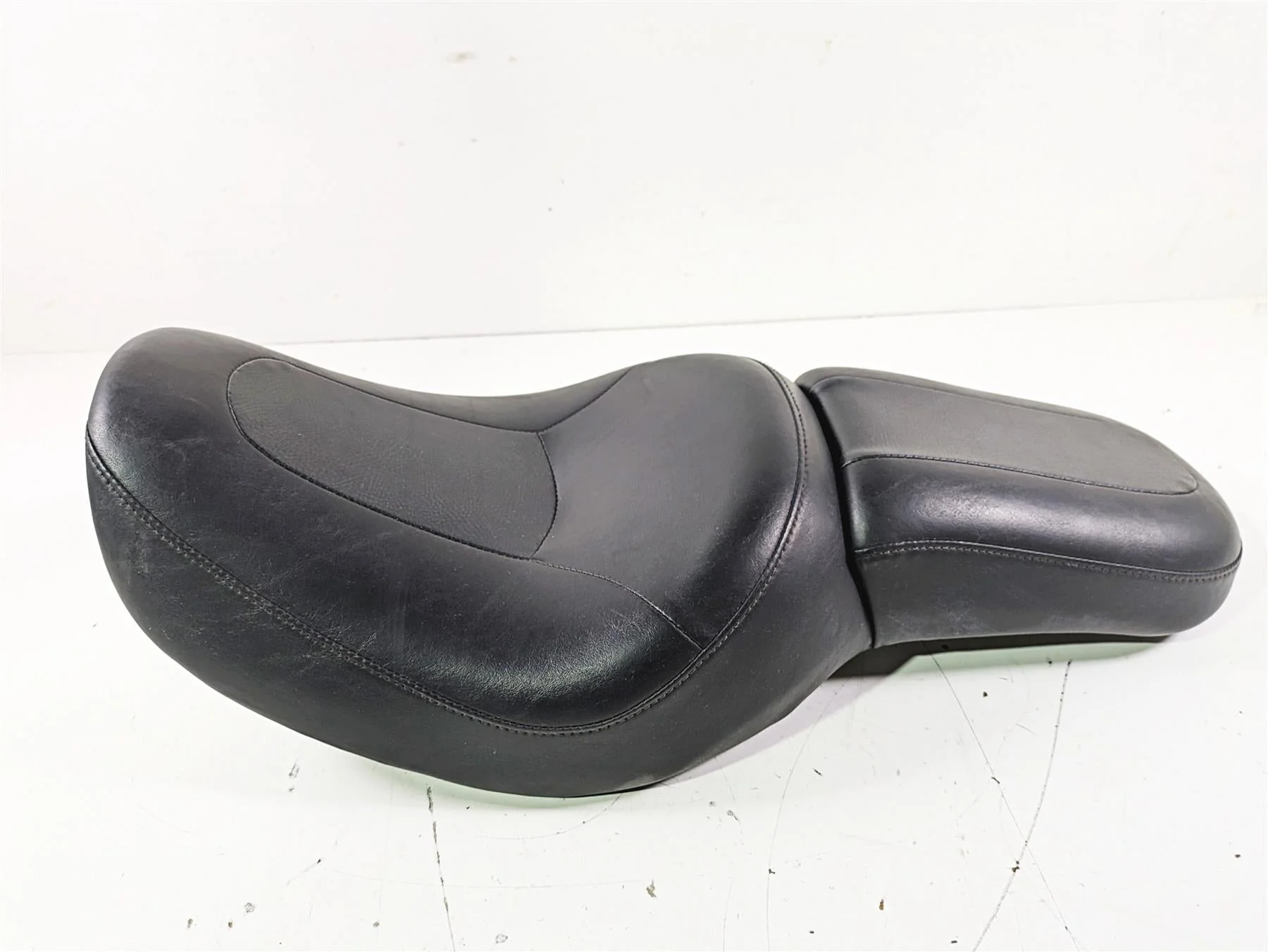 2007 Harley FXDWG Dyna Wide Glide Driver Rider Duo Seat Saddle 53079-06 - Image 3