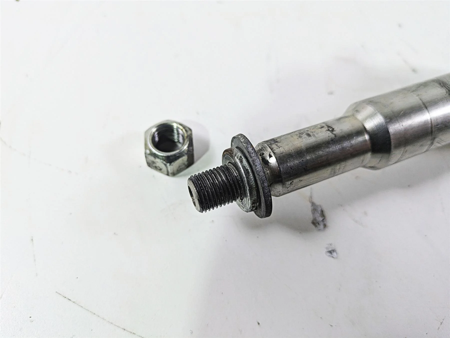 2007 Harley FXDWG Dyna Wide Glide Front Axle Wheel Spindle 40923-06 - Image 11
