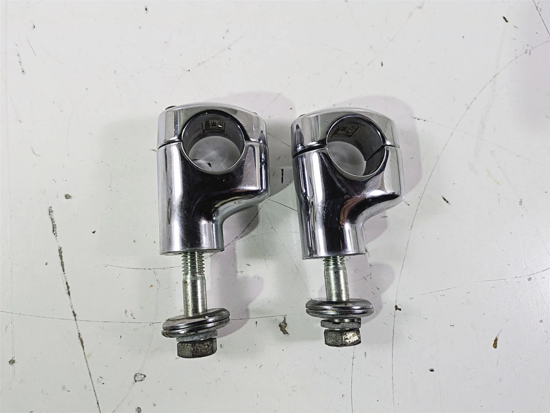 2007 Harley FXDWG Dyna Wide Glide Handlebar Riser Holder Clamp Mount 56613-06