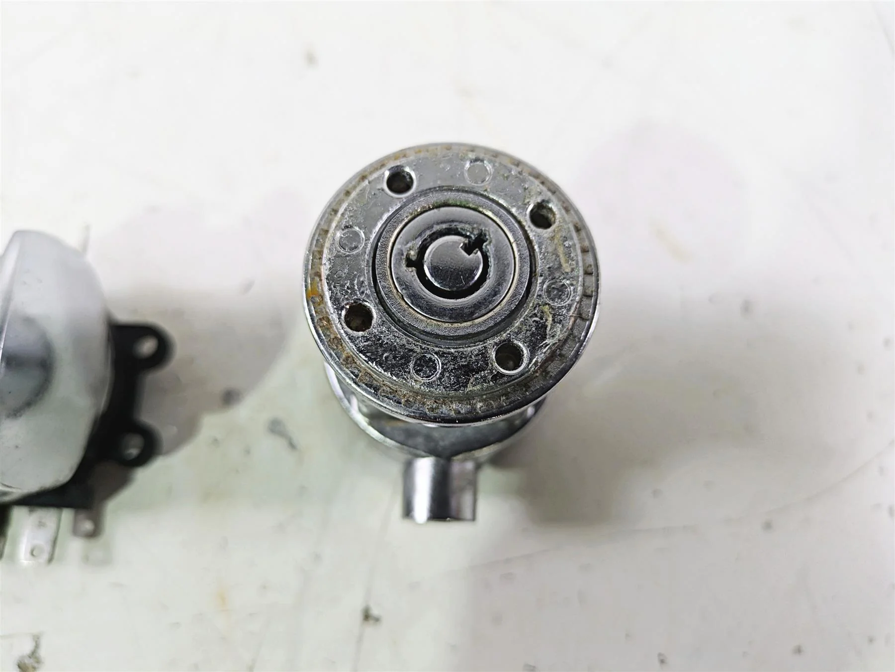 2007 Harley FXDWG Dyna Wide Glide Ignition Switch + Steering Lock -Vin 71430-06A - Image 5