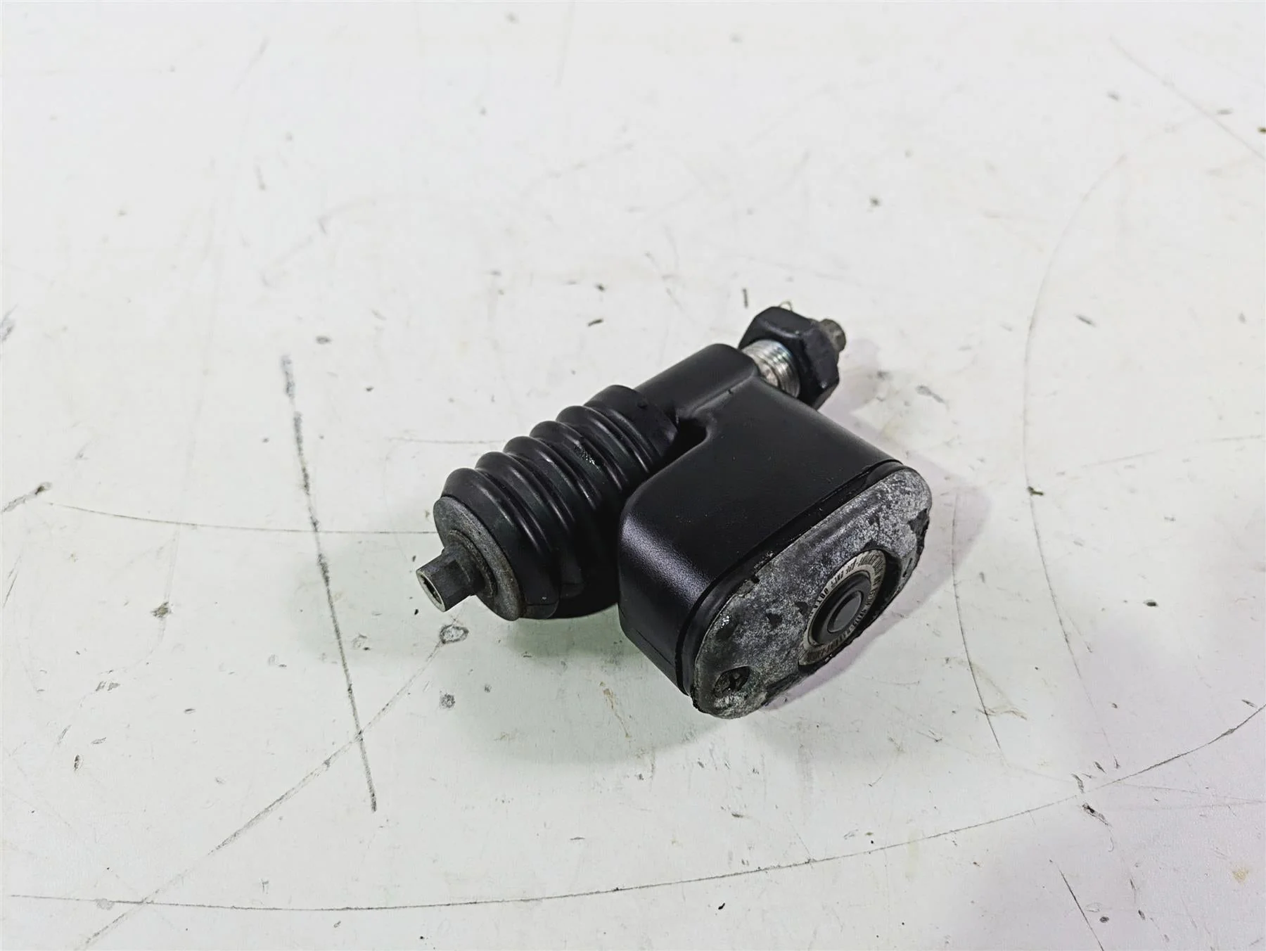 2007 Harley FXDWG Dyna Wide Glide Rear Brake Master Cylinder  42474-06C - Image 12