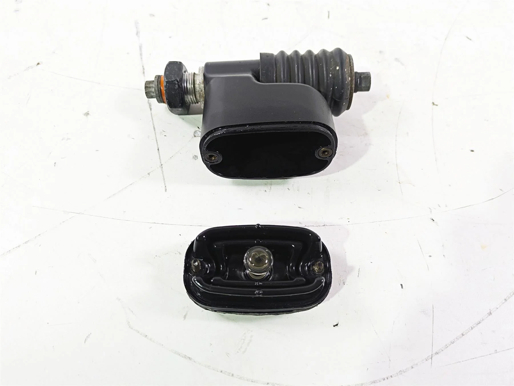 2007 Harley FXDWG Dyna Wide Glide Rear Brake Master Cylinder  42474-06C - Image 2