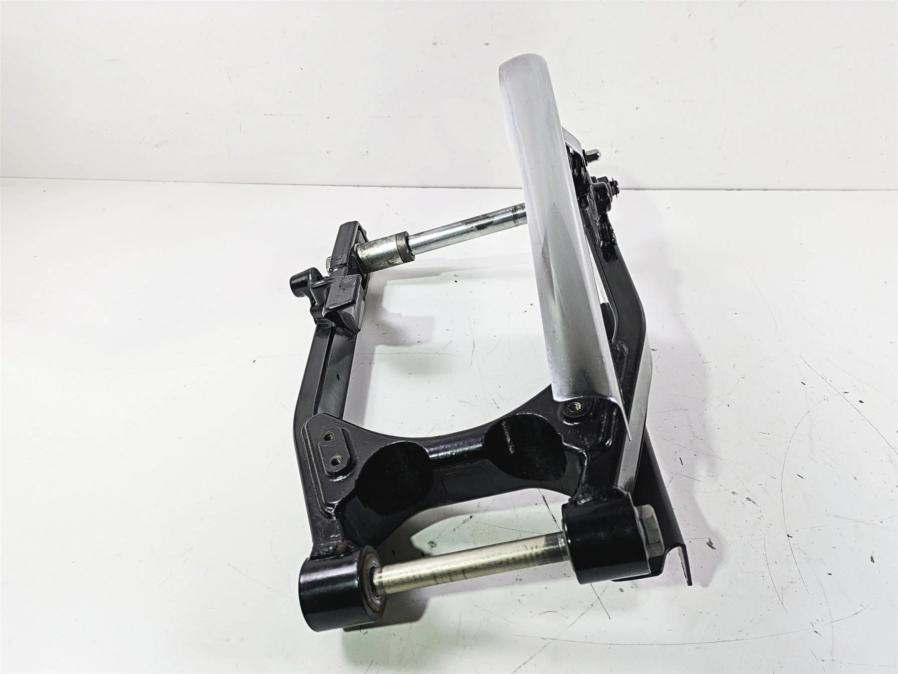 2007 Harley FXDWG Dyna Wide Glide Rear Swingarm & Belt Guards 47820-06 - Image 2