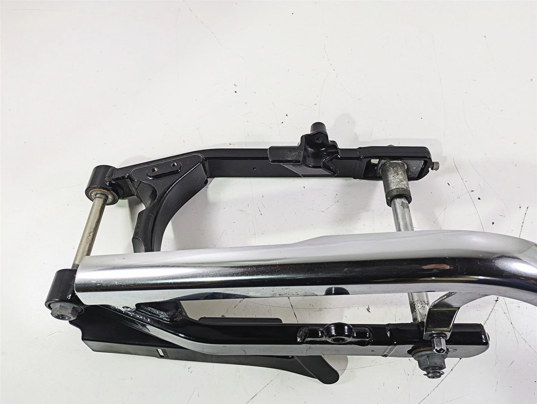 2007 Harley FXDWG Dyna Wide Glide Rear Swingarm & Belt Guards 47820-06 - Image 5