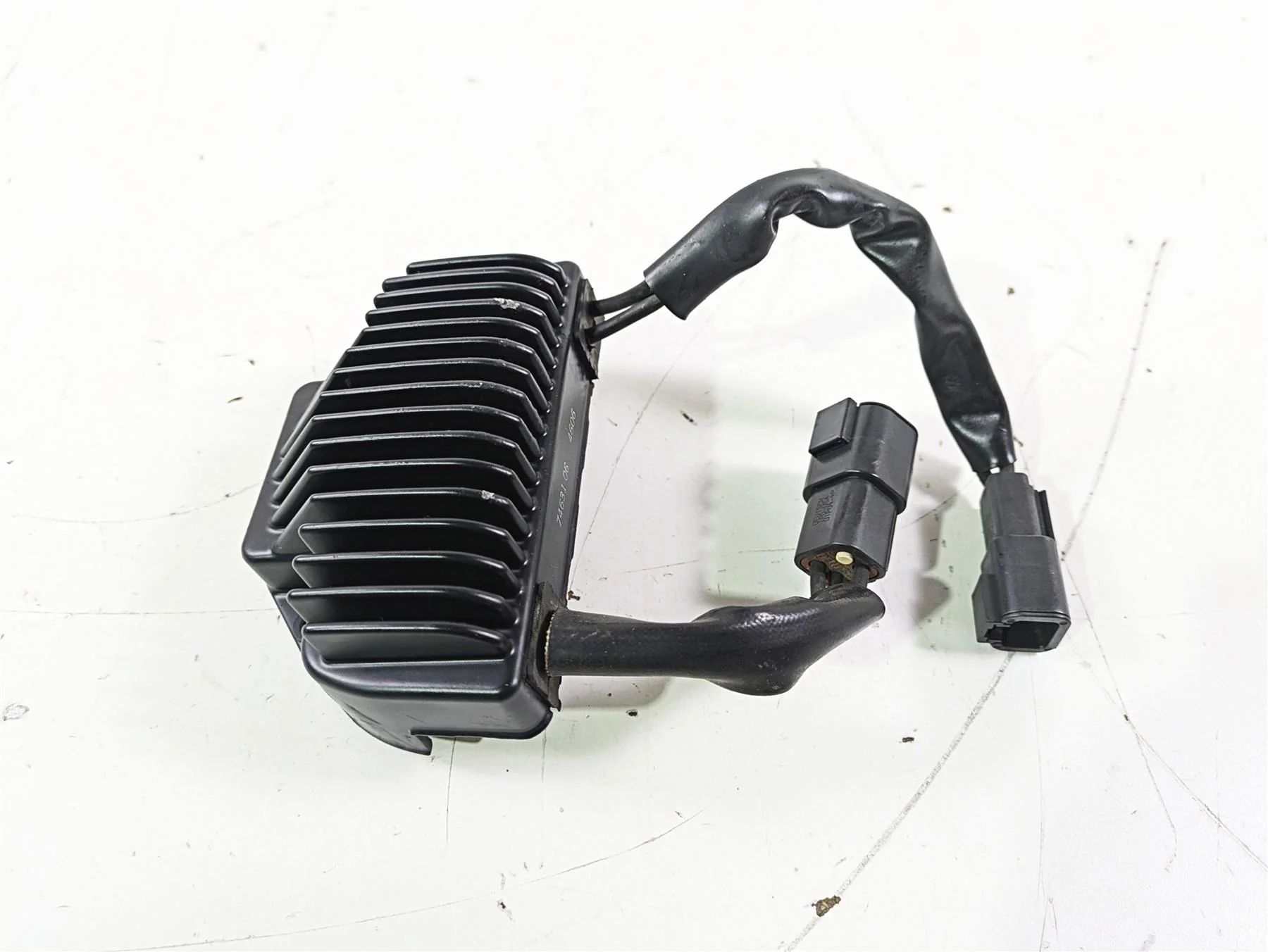 2007 Harley FXDWG Dyna Wide Glide Rectifier Voltage Regulator 74631-06 - Image 2