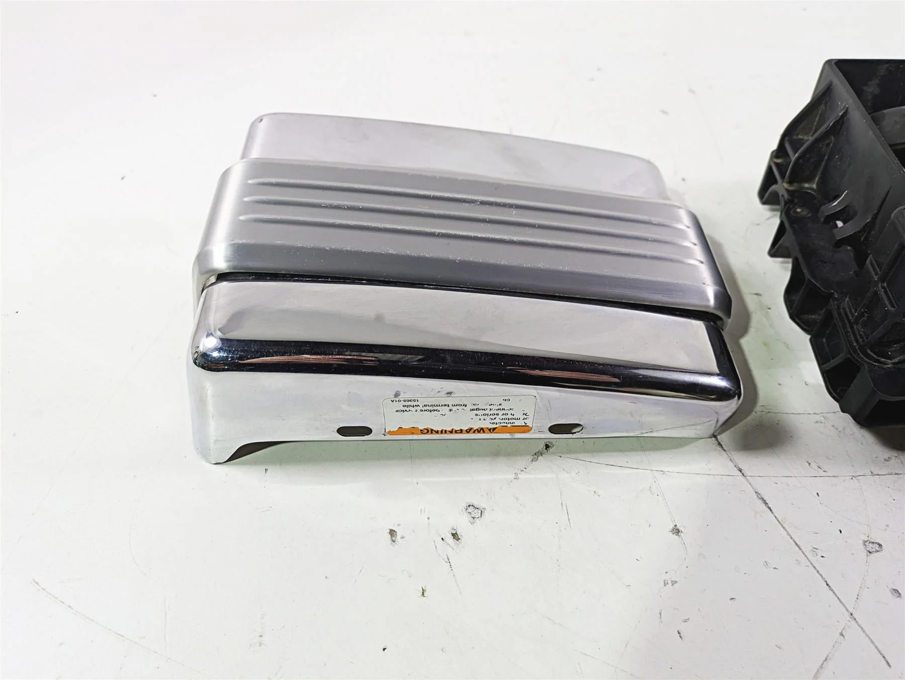 2007 Harley FXDWG Dyna Wide Glide Right Battery Tray & Chrome Cover 66375-06 - Image 6