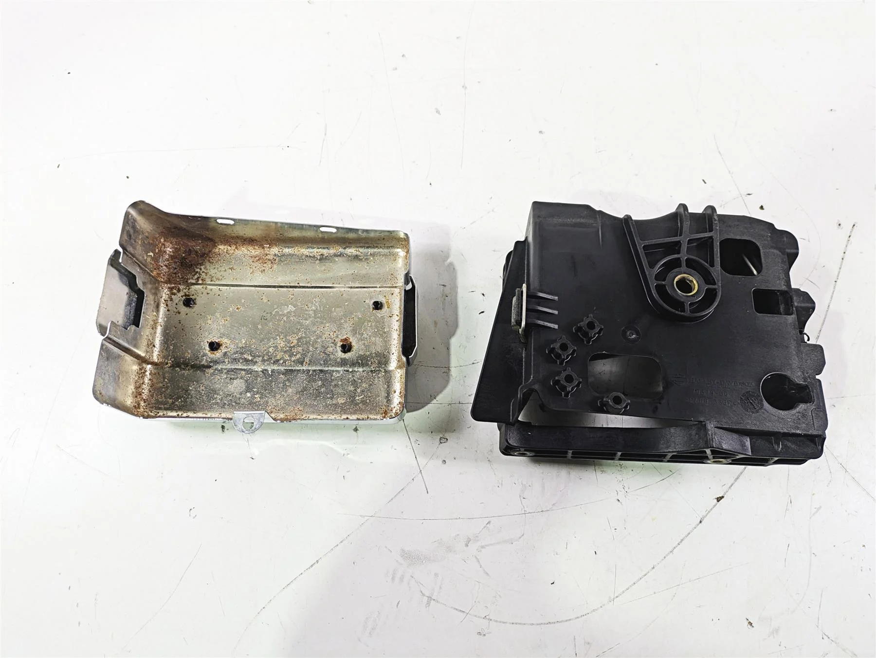 2007 Harley FXDWG Dyna Wide Glide Right Battery Tray & Chrome Cover 66375-06 - Image 7