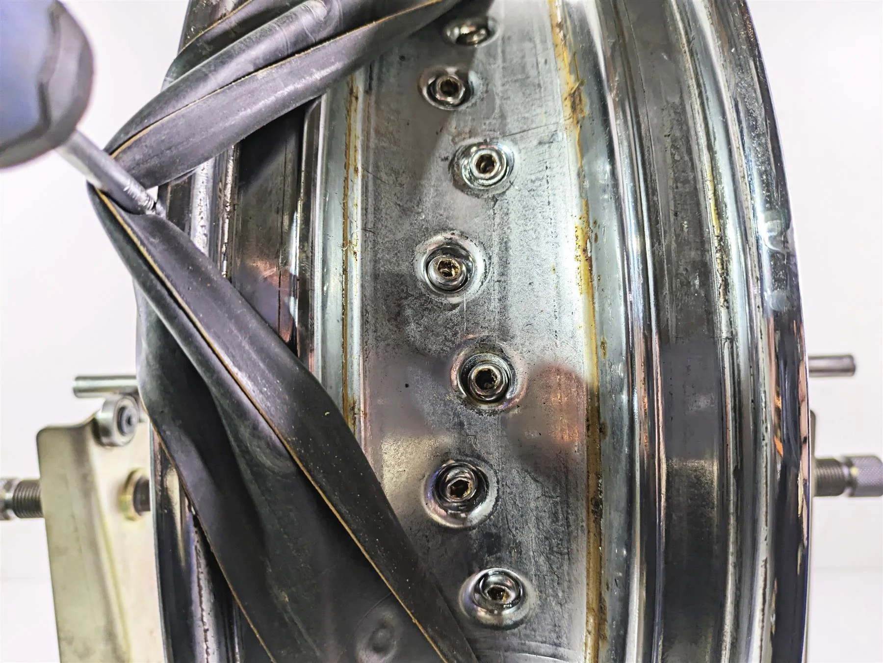 2007 Harley FXDWG Dyna Wide Glide Straight 17x4.5 Rear Wheel Rim 40979-06B - Image 12