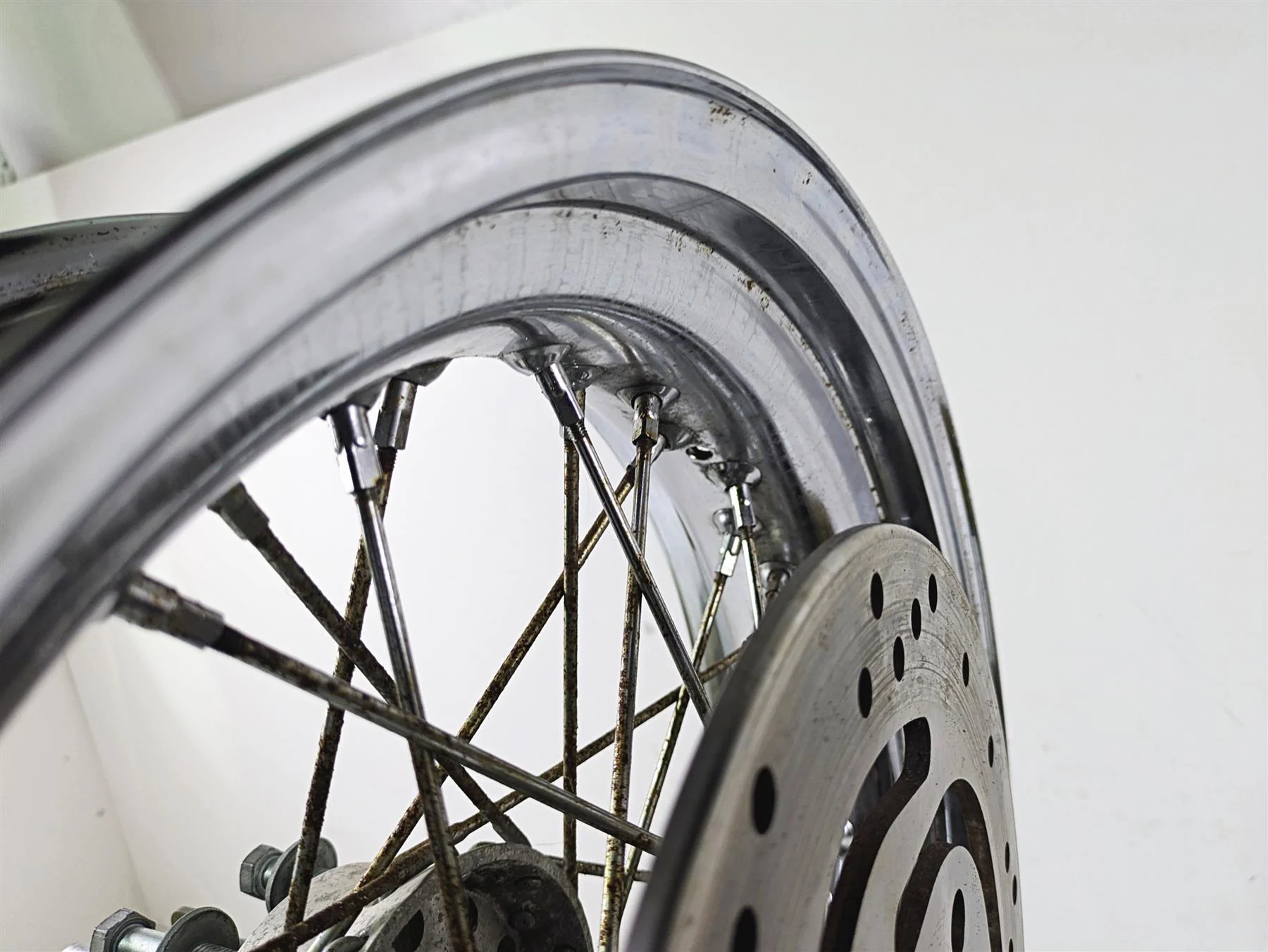 2007 Harley FXDWG Dyna Wide Glide Straight 17x4.5 Rear Wheel Rim 40979-06B - Image 7