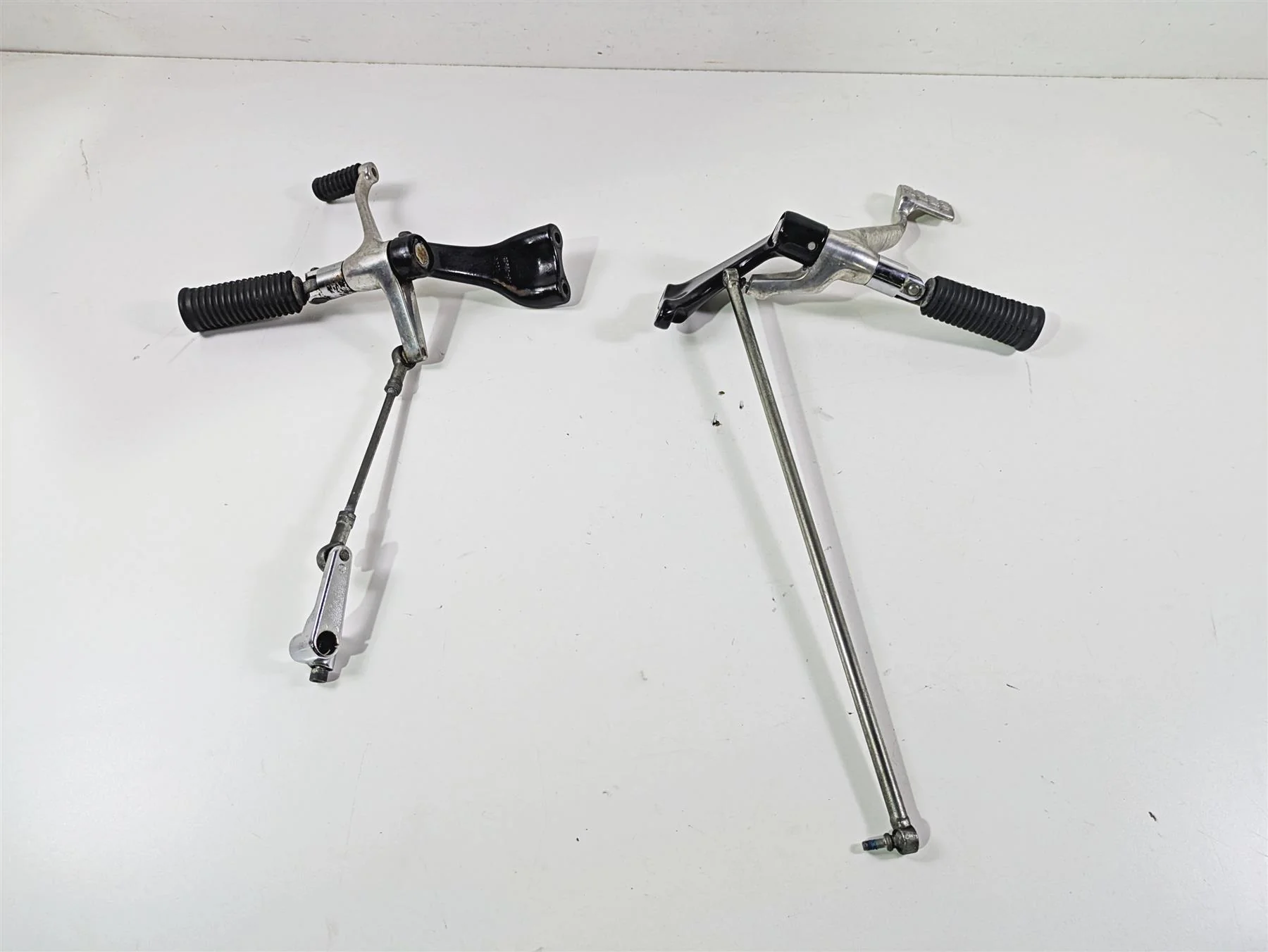 2007 Harley Sportster XL1200 C Front Footpeg Shifter Brake Pedal Set 42651-04