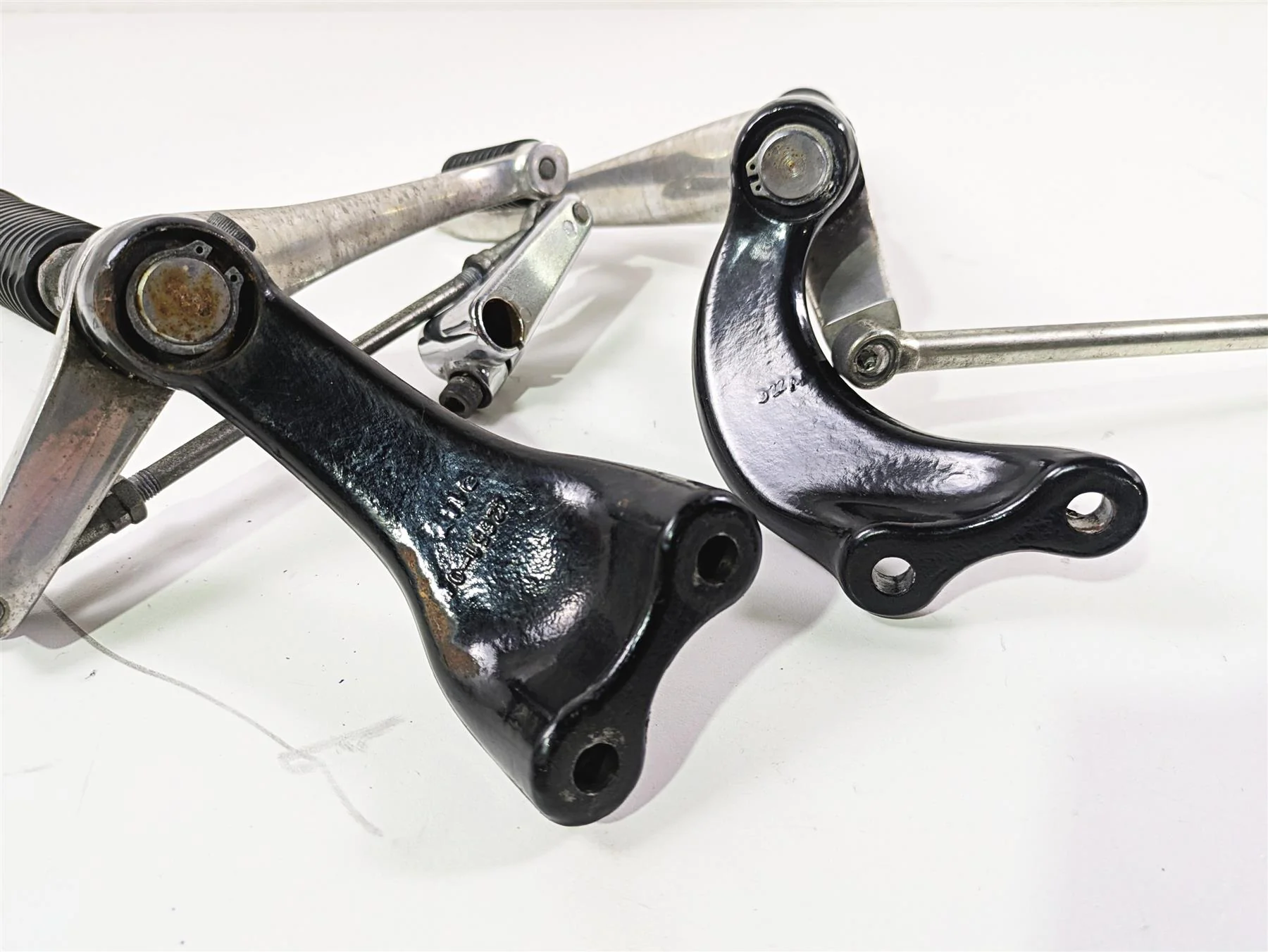 2007 Harley Sportster XL1200 C Front Footpeg Shifter Brake Pedal Set 42651-04 - Image 12