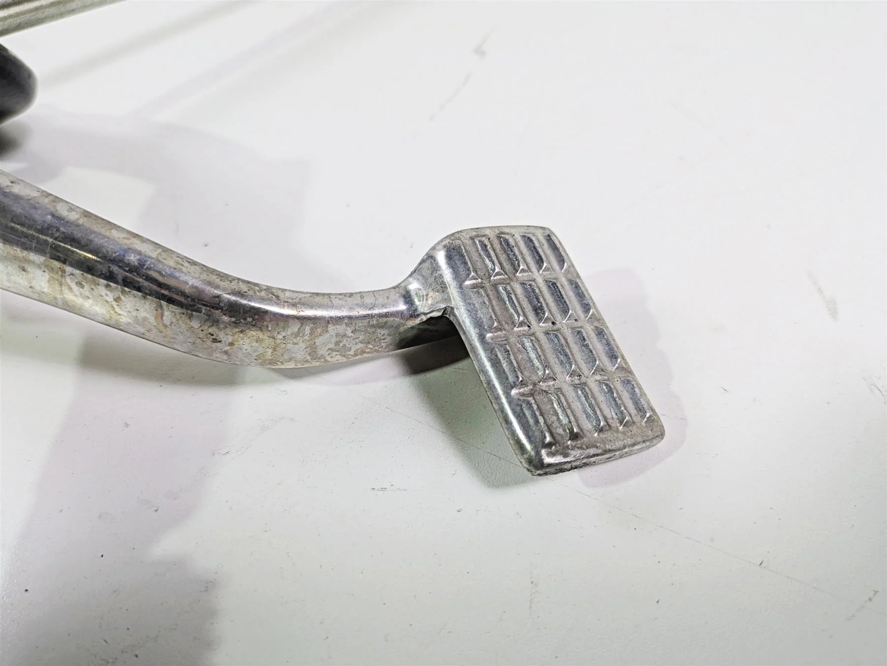 2007 Harley Sportster XL1200 C Front Footpeg Shifter Brake Pedal Set 42651-04 - Image 9