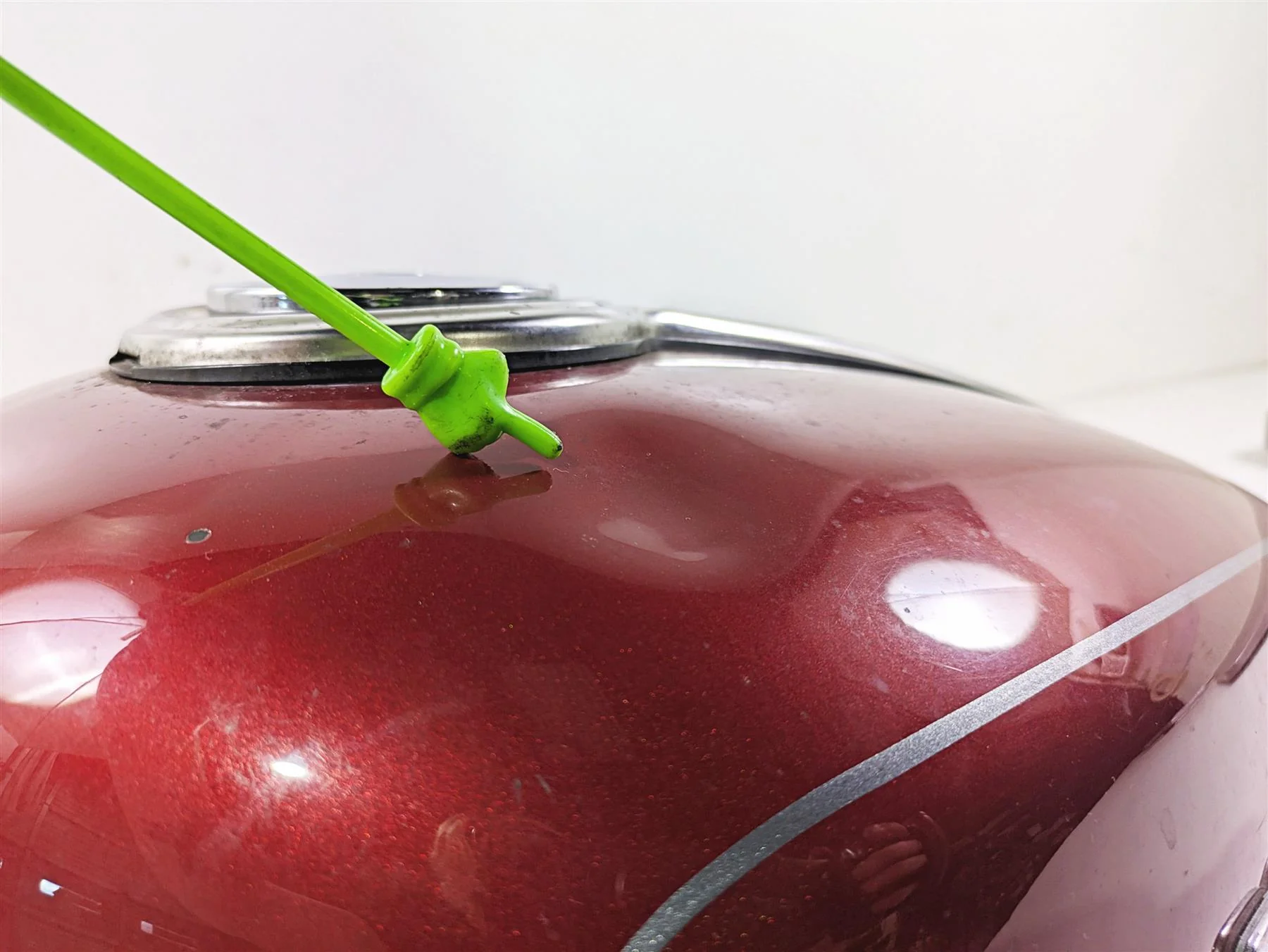 2007 Harley Sportster XL1200 C Fuel Gas Tank Fire Red Pearl - Read 62213-07 - Image 10