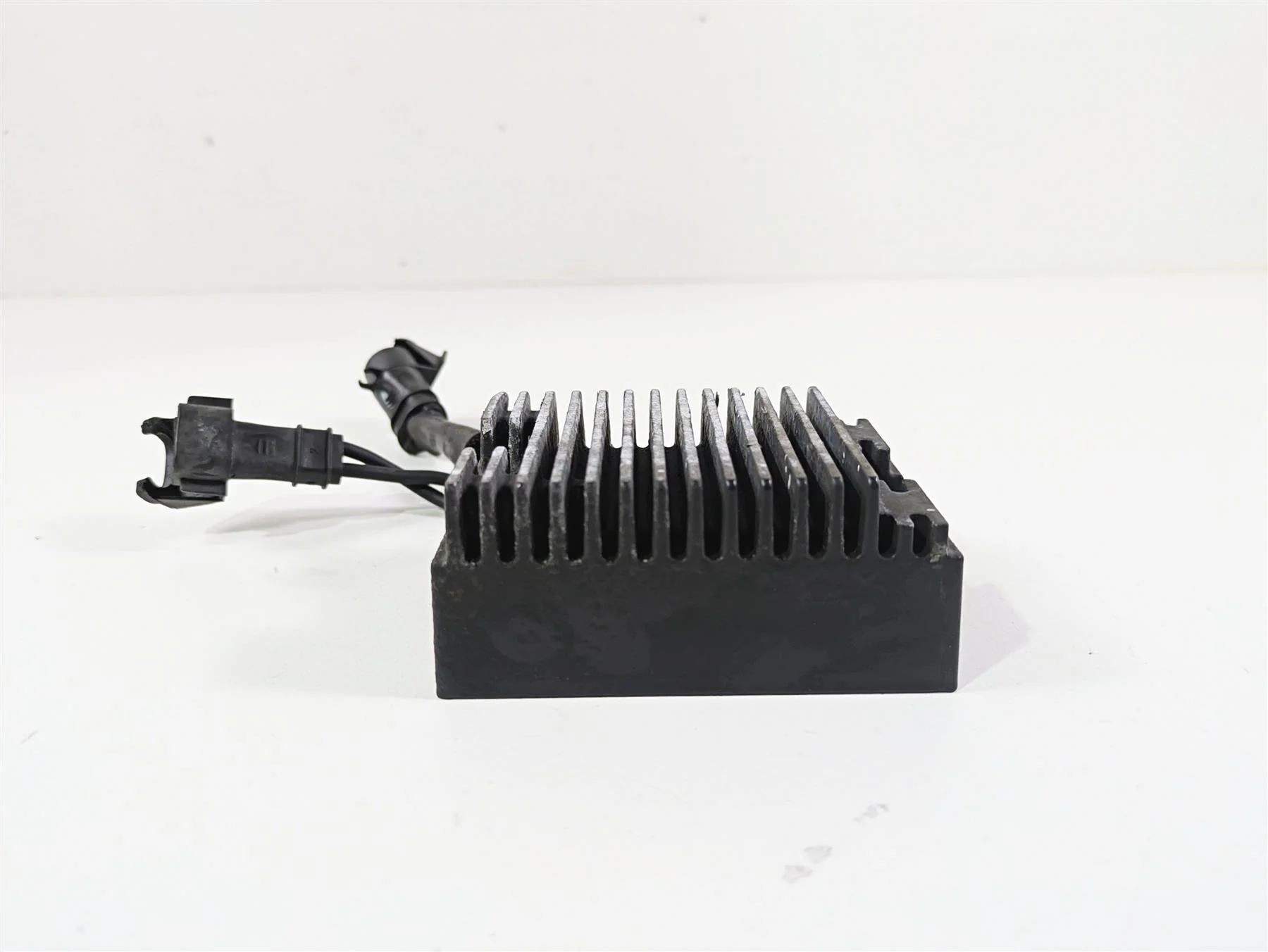 2007 Harley Sportster XL1200 C Rectifier Voltage Regulator 74546-07A - Image 2