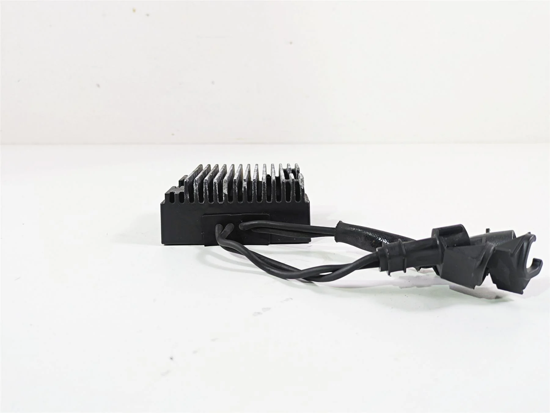 2007 Harley Sportster XL1200 C Rectifier Voltage Regulator 74546-07A - Image 4