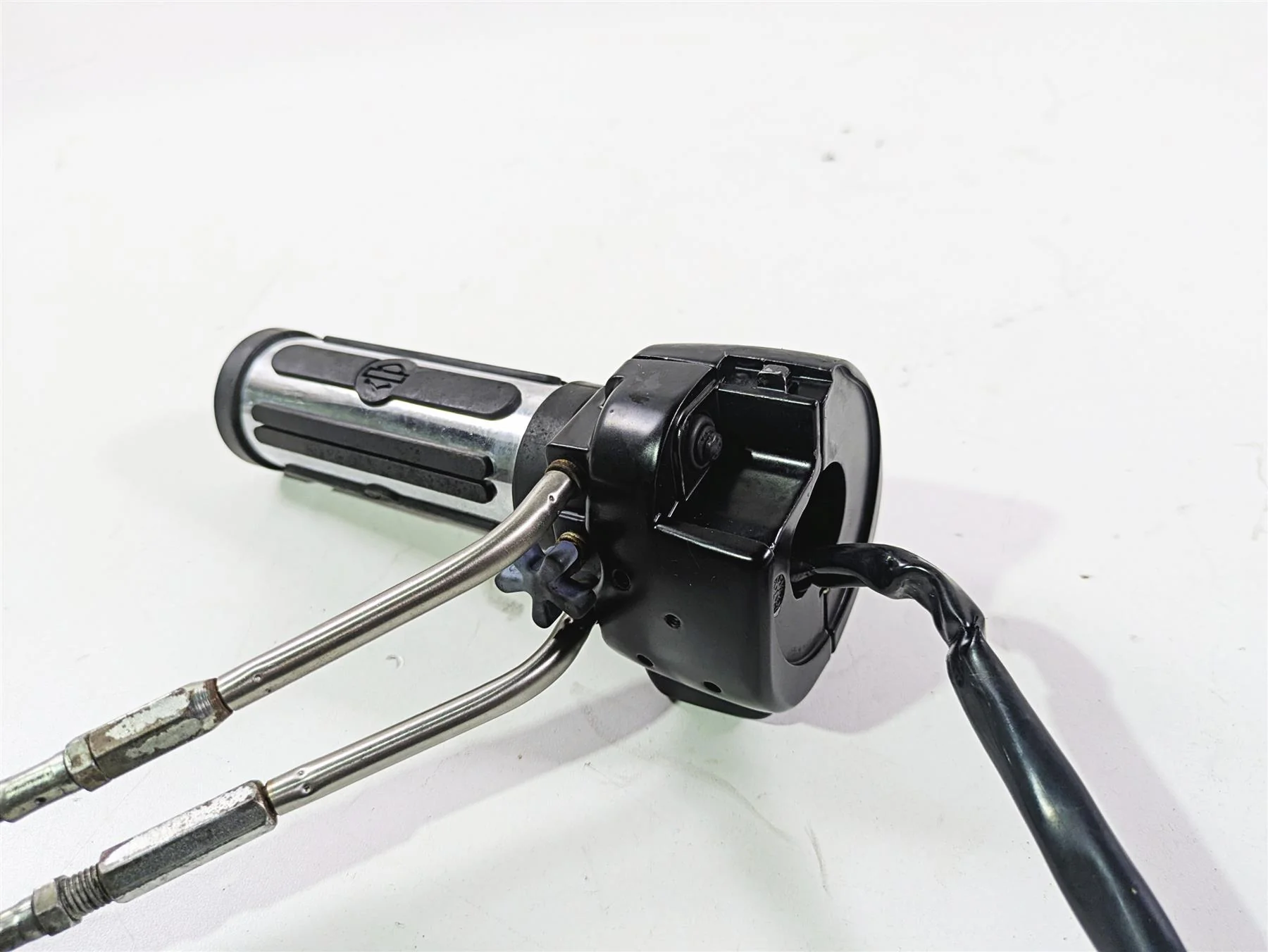 2007 Harley Sportster XL1200 C Right Hand Control Switch Grip Set 71684-06A - Image 12