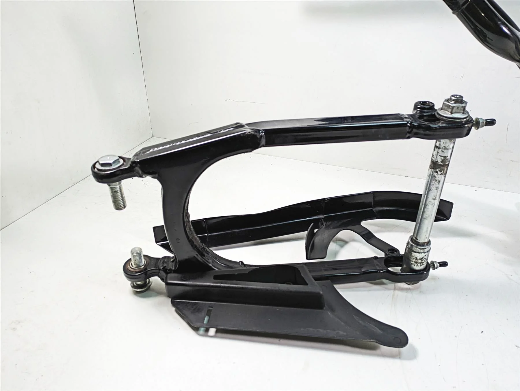 2007 Harley Sportster XL1200 C Straight Main Frame Chassis & Swingarm With Clear Texas Title 48878-04 - Image 10