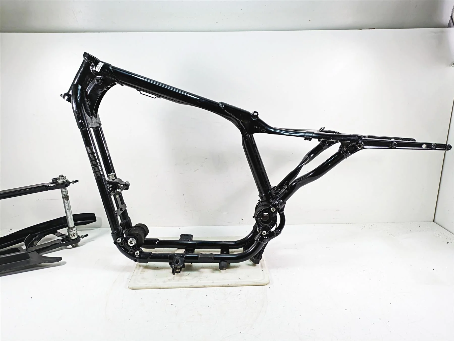 2007 Harley Sportster XL1200 C Straight Main Frame Chassis & Swingarm With Clear Texas Title 48878-04 - Image 11