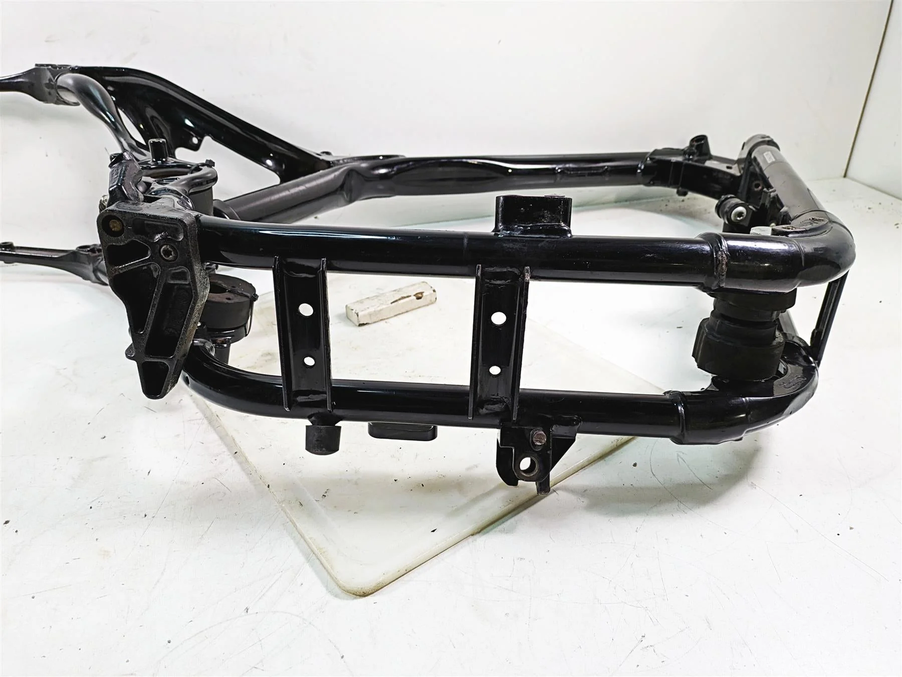 2007 Harley Sportster XL1200 C Straight Main Frame Chassis & Swingarm With Clear Texas Title 48878-04 - Image 12