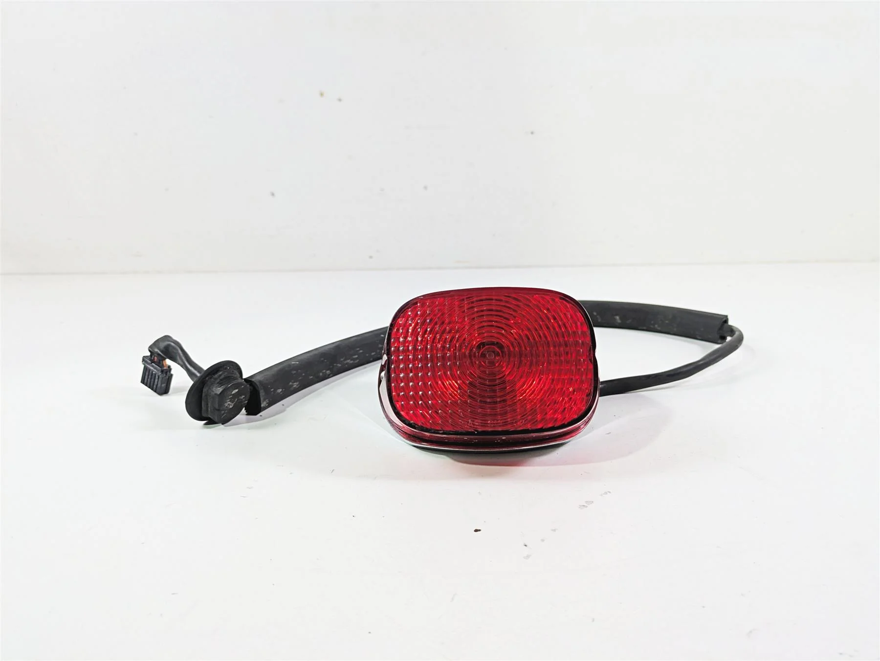 2007 Harley Sportster XL1200 C Taillight Tail Light & Wiring 68140-04 68066-99A - Image 2