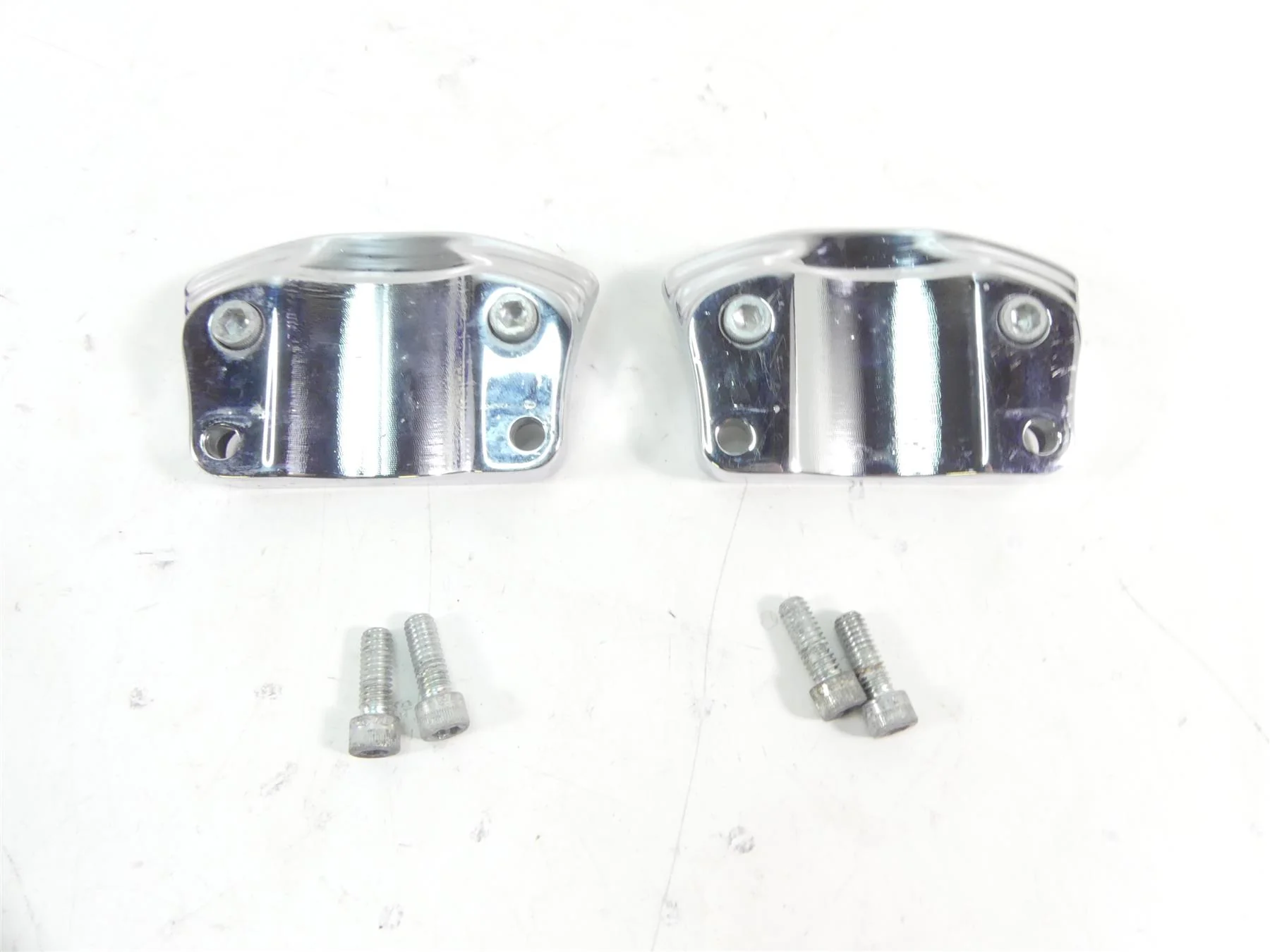 2007 Harley Touring FLHR SE CVO Road King Front Fender Raising Brackets 59013-02