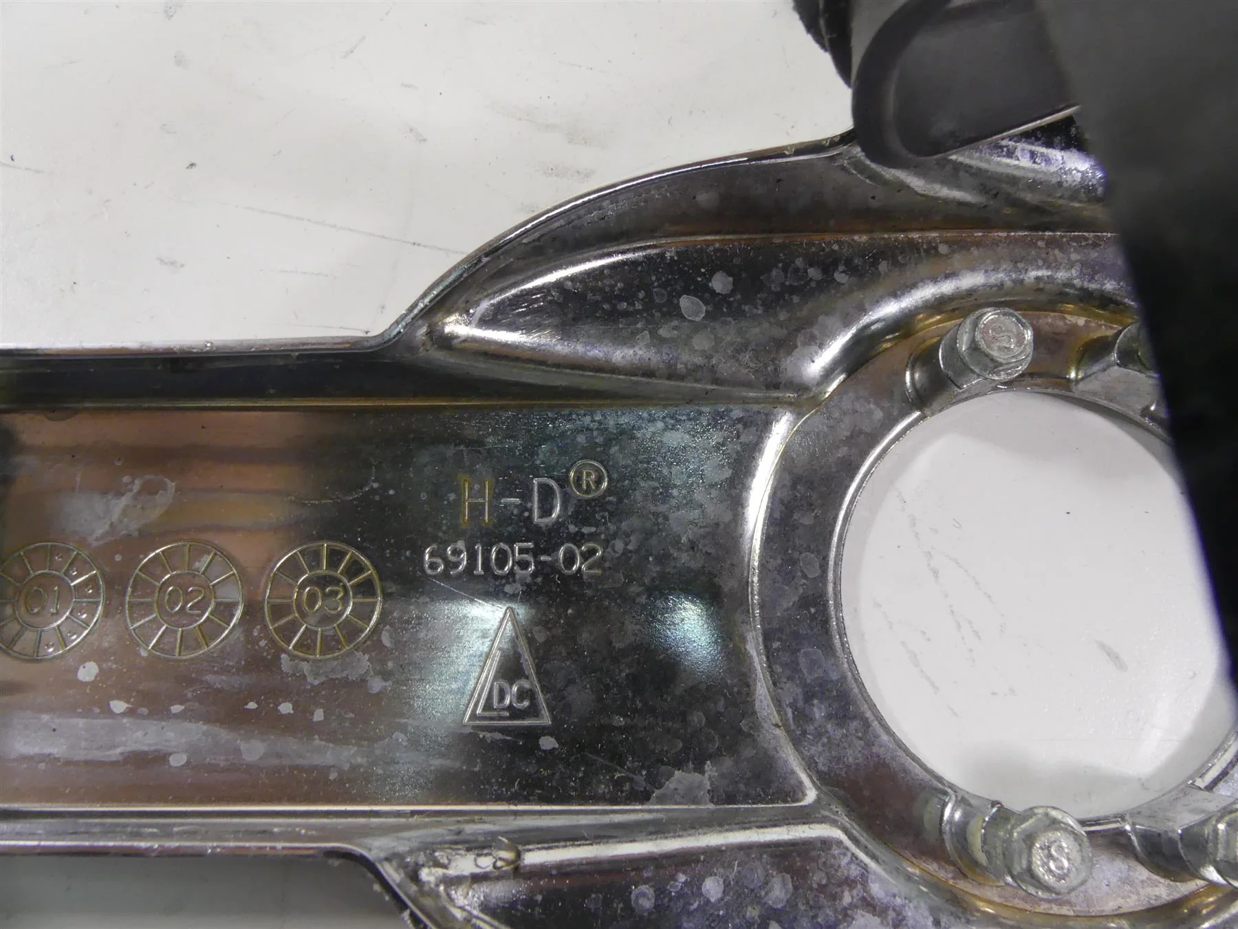 2007 Harley Touring FLHR SE CVO Road King Fuel Tank Dash Console Cover 69105-02 - Image 10