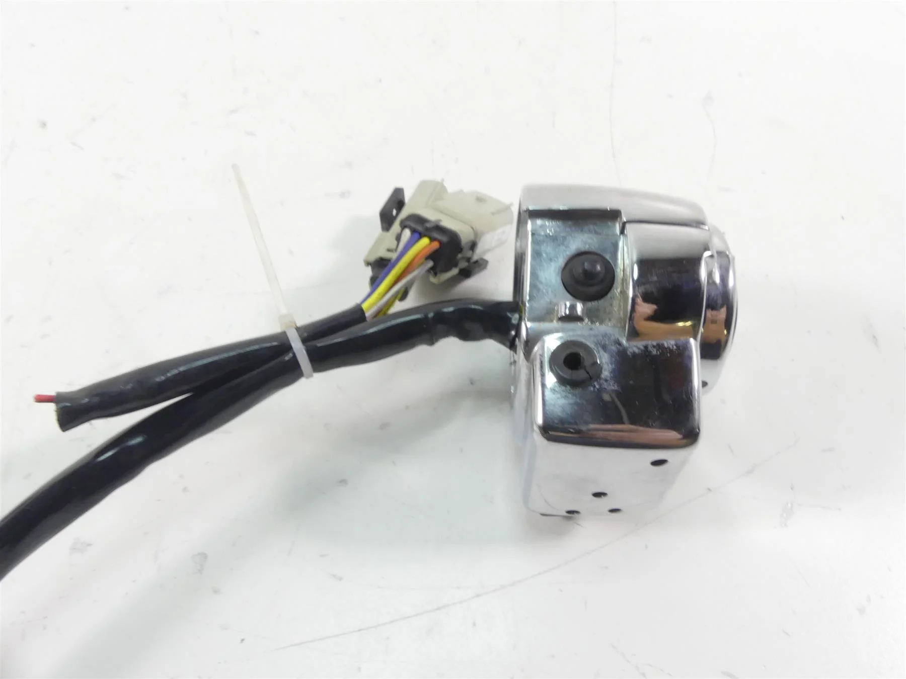 2007 Harley Touring FLHR SE CVO Road King Left Cruise Control Switch 71682-06A - Image 4