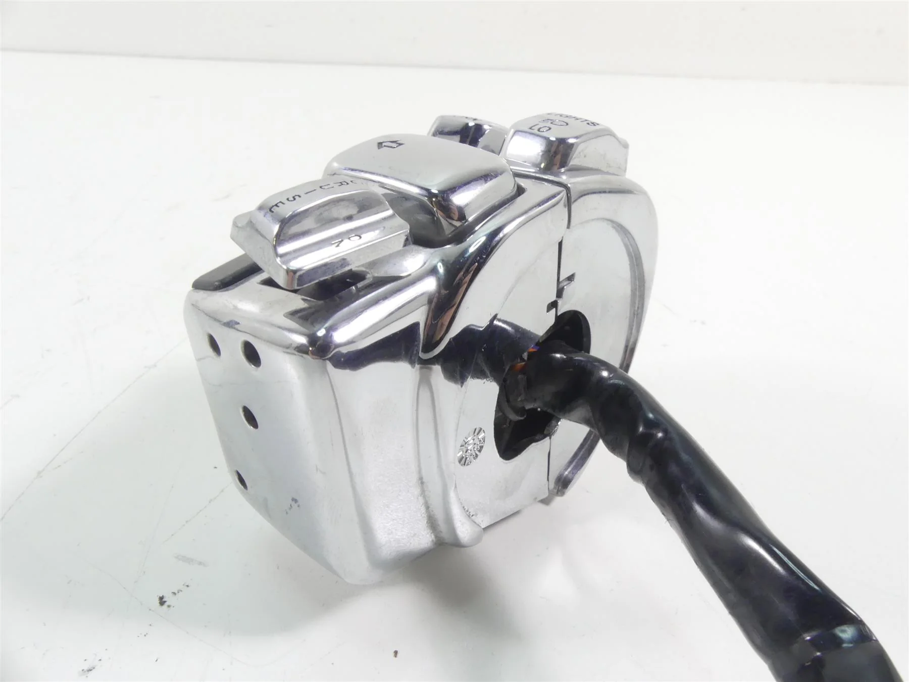 2007 Harley Touring FLHR SE CVO Road King Left Cruise Control Switch 71682-06A - Image 6