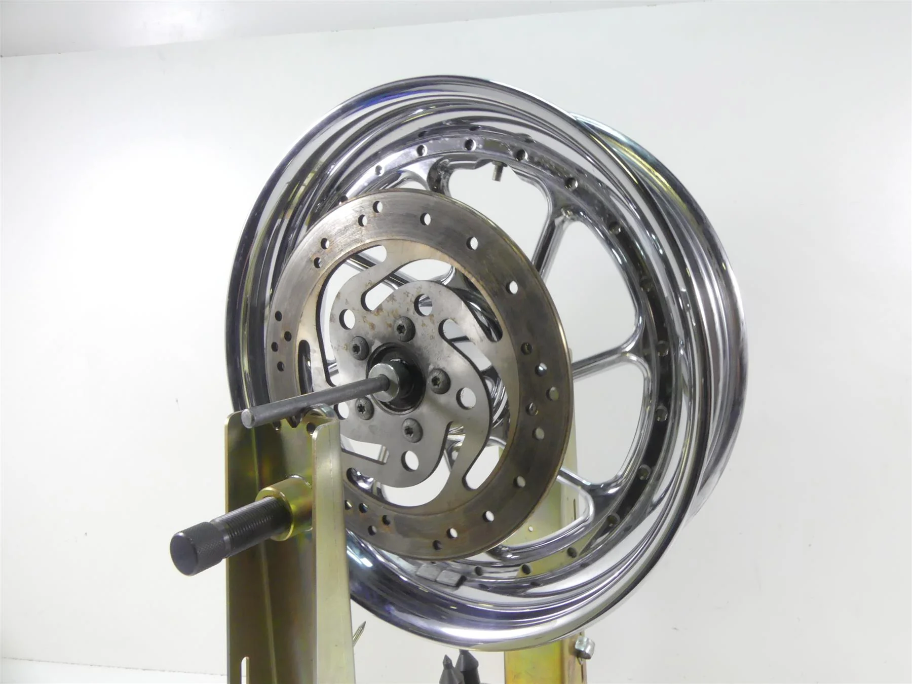 2007 Harley Touring FLHR SE CVO Road King Rear Chrome Wheel 17x4.5 42082-07 - Image 5