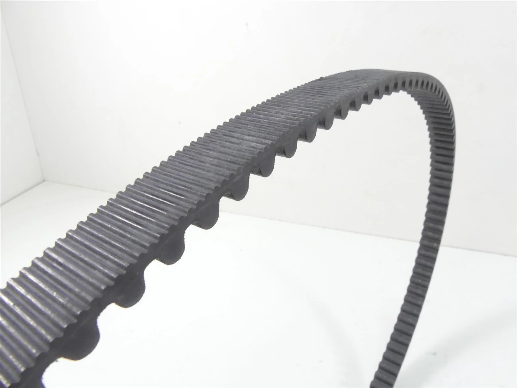 2007 Harley Touring FLHR SE CVO Road King Rear Drive Belt 137T 1" 40024-07 - Image 6