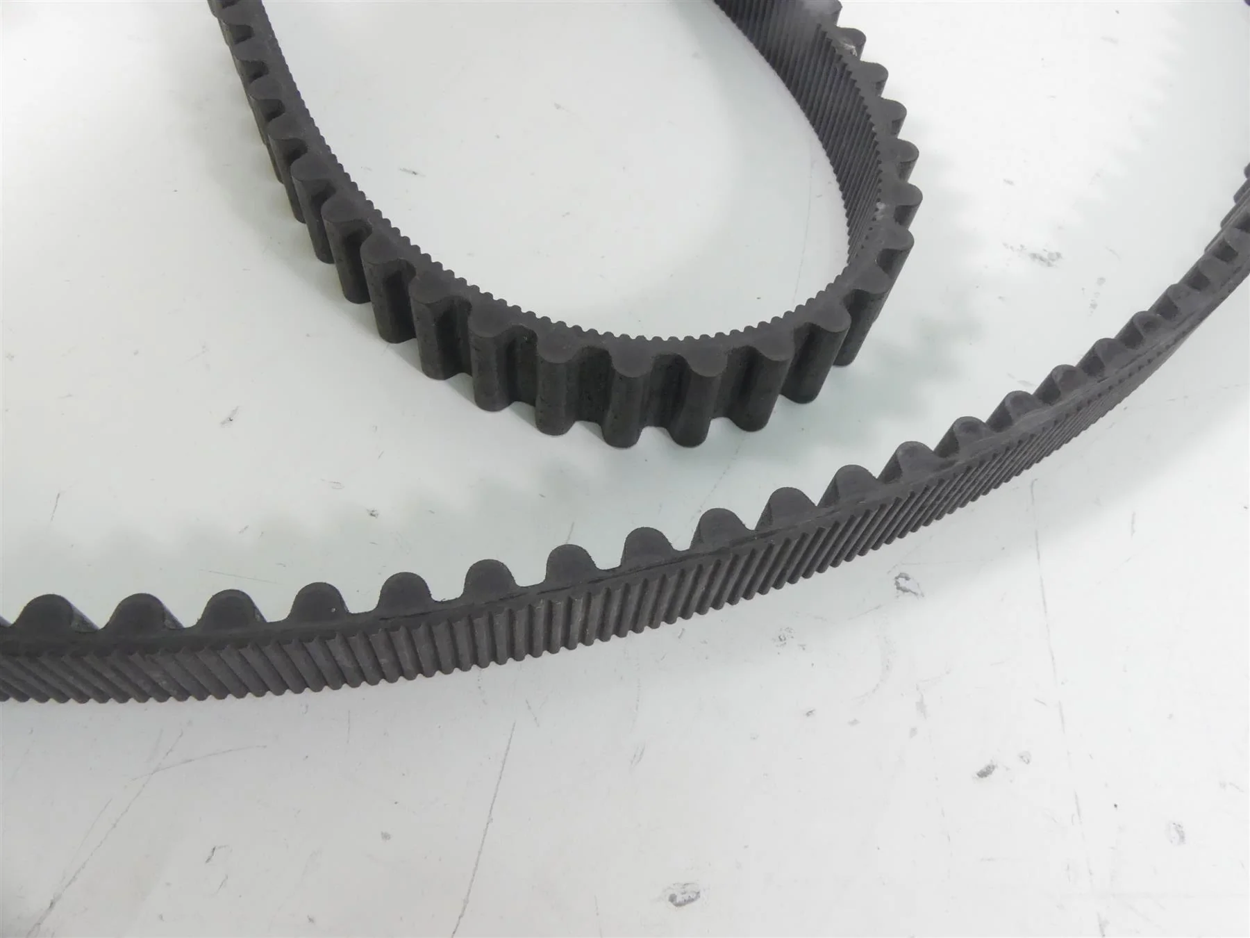 2007 Harley Touring FLHR SE CVO Road King Rear Drive Belt 137T 1" 40024-07 - Image 9
