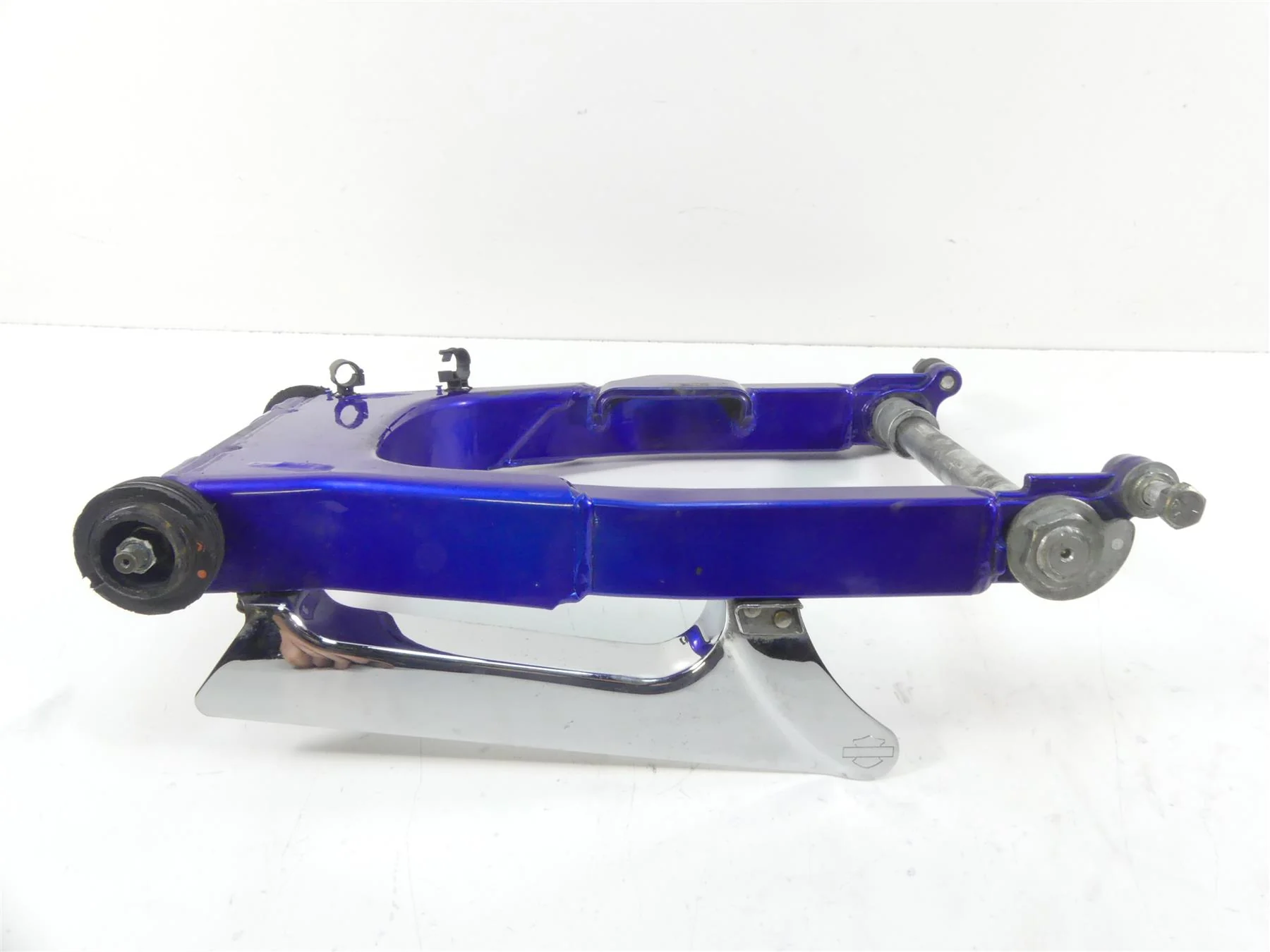 2007 Harley Touring FLHR SE CVO Road King Rear Swingarm Swing Arm +Axle 48616-07