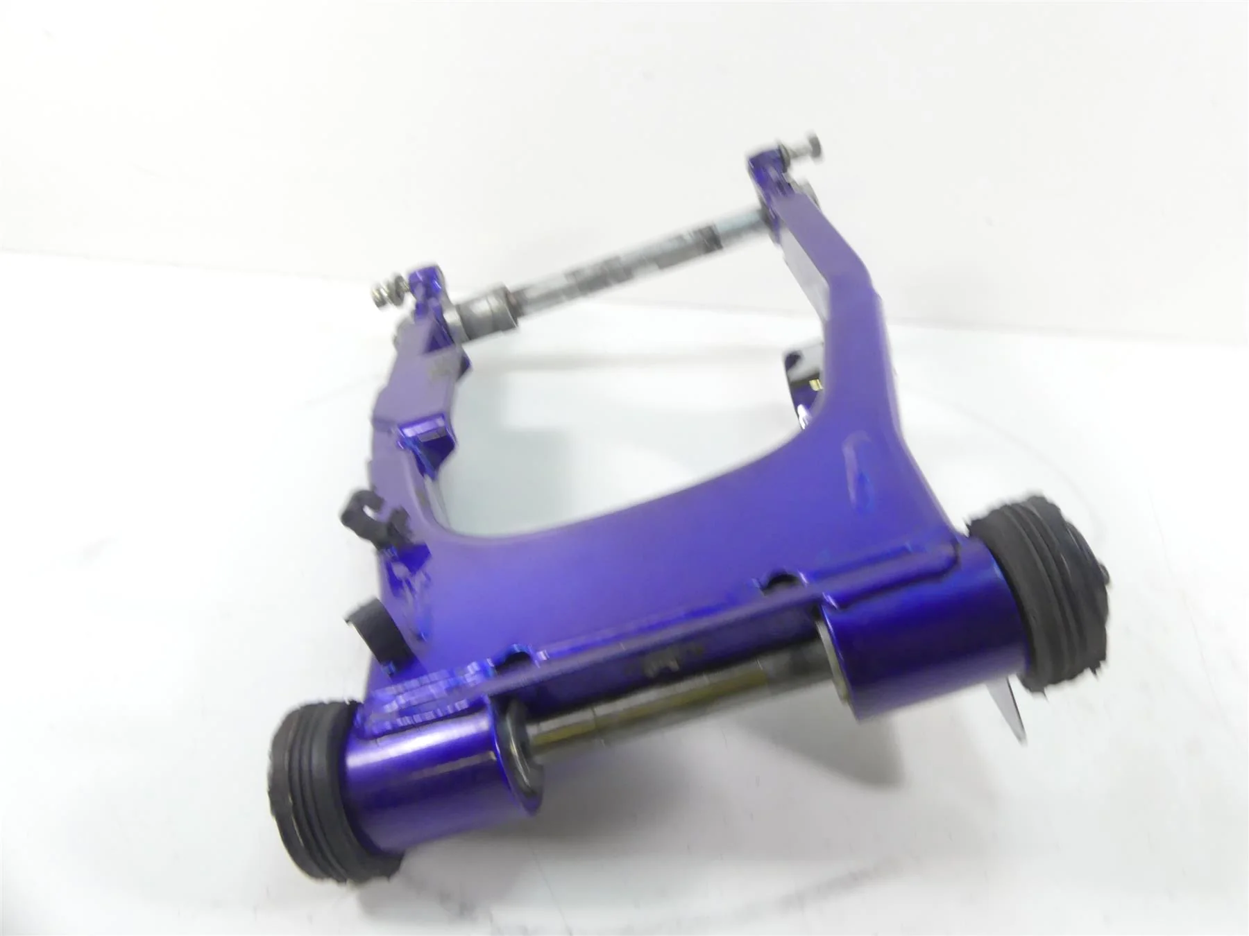 2007 Harley Touring FLHR SE CVO Road King Rear Swingarm Swing Arm +Axle 48616-07 - Image 5