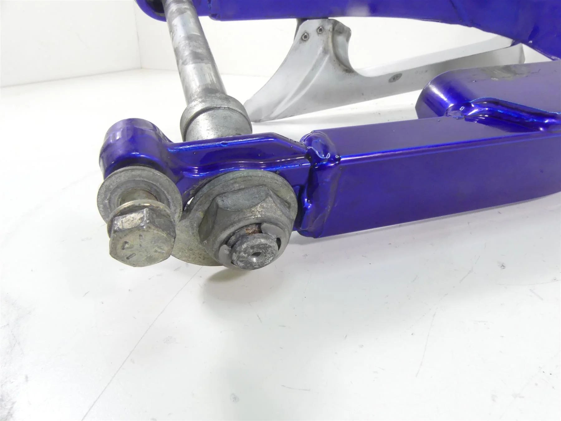 2007 Harley Touring FLHR SE CVO Road King Rear Swingarm Swing Arm +Axle 48616-07 - Image 8