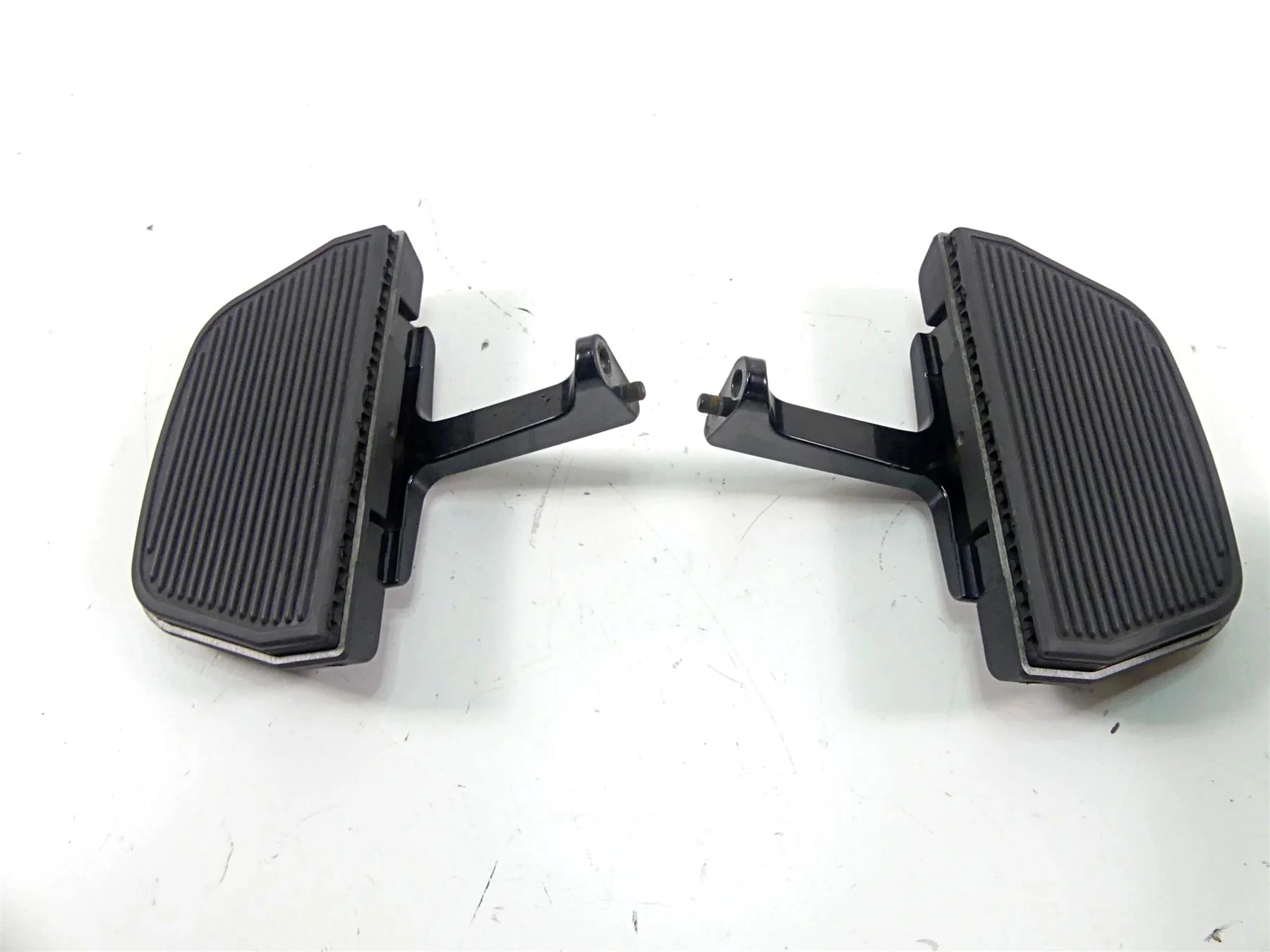 2007 Harley Touring FLHRC Road King Rear Passenger Floor Board Set 52719-93B - Image 3