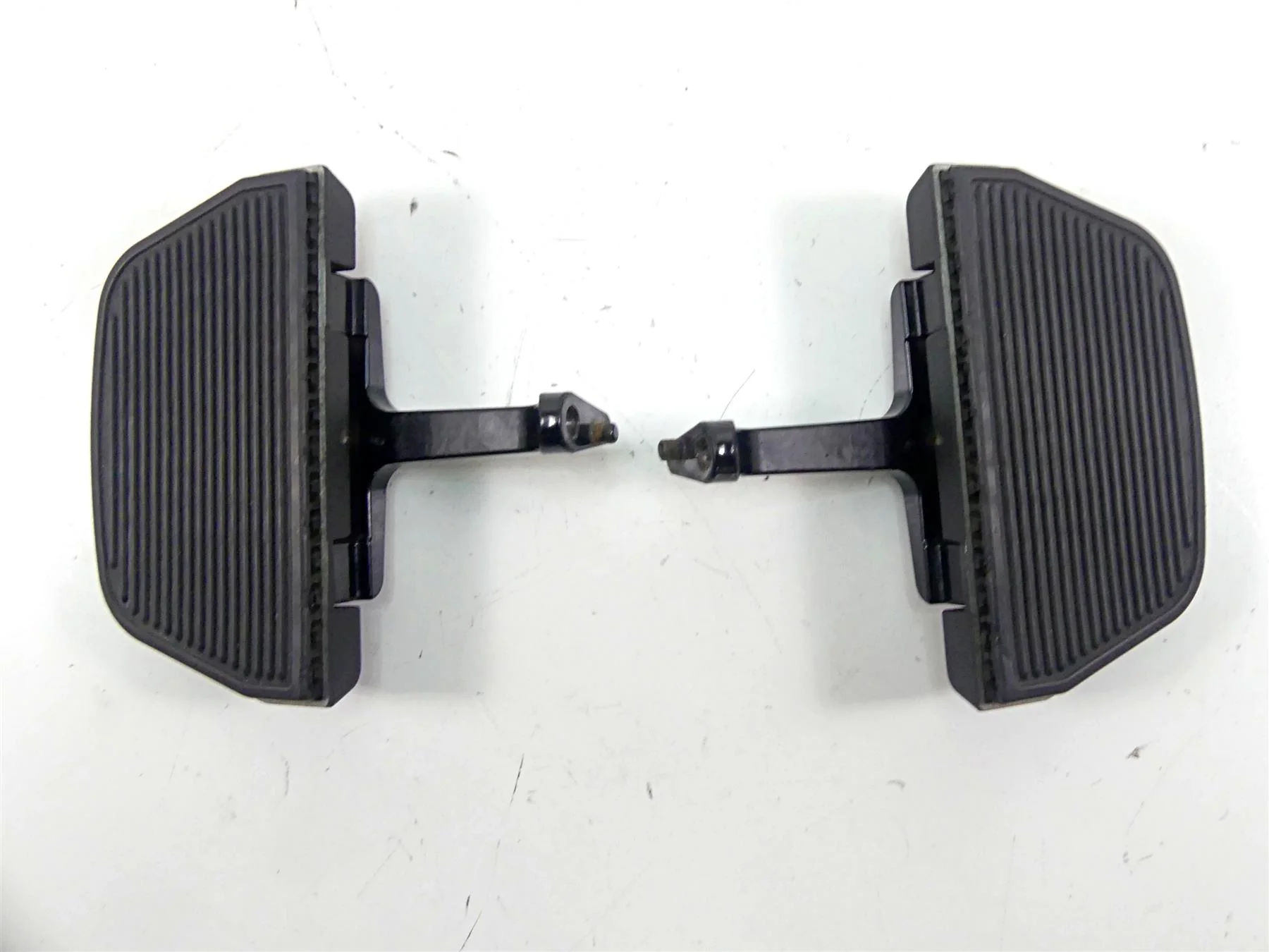 2007 Harley Touring FLHRC Road King Rear Passenger Floor Board Set 52719-93B - Image 5