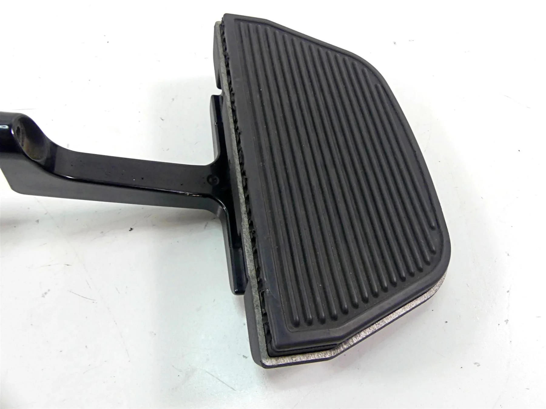 2007 Harley Touring FLHRC Road King Rear Passenger Floor Board Set 52719-93B - Image 6