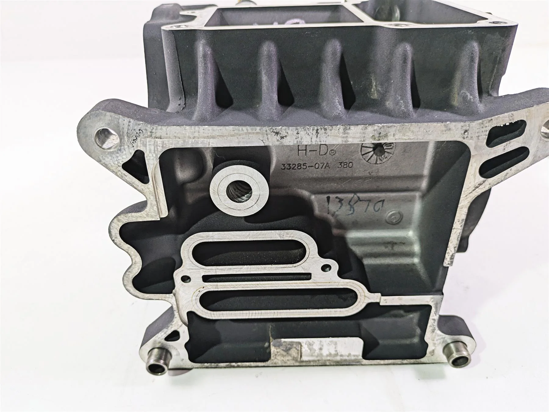 2007 Harley Touring FLHRSE CVO Road King 6-Sp Transmission Housing 33162-07A - Image 10