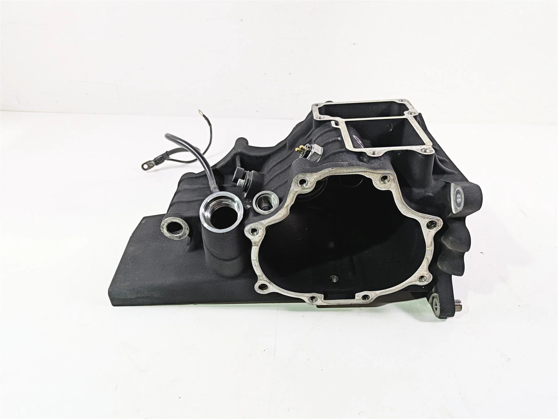 2007 Harley Touring FLHRSE CVO Road King 6-Sp Transmission Housing 33162-07A - Image 6